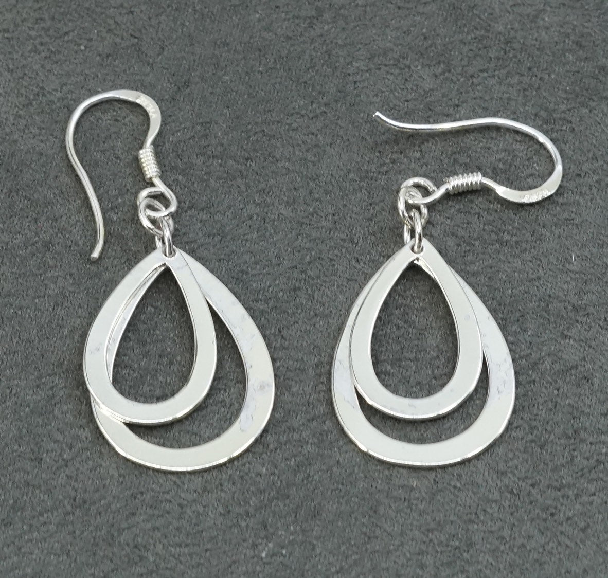 vtg Sterling silver handmade earrings, 925 w/ teardrop drops, stamped 925