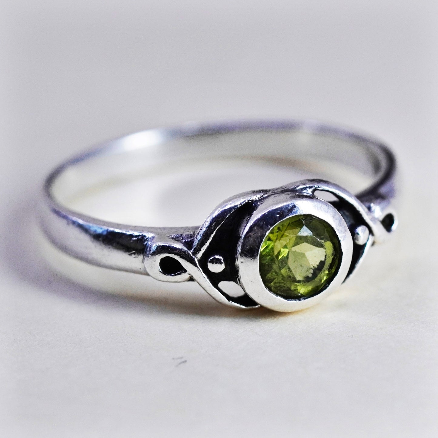 Size 8.25, Vintage sterling 925 silver handmade ring with peridot