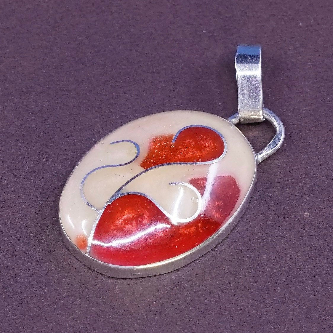 VTG Sterling silver oval shaped pendant, solid 925 silver with resin