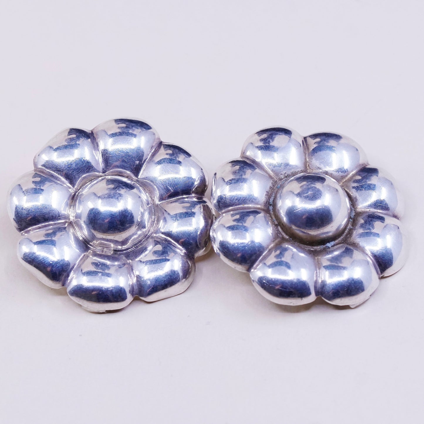 vtg mexico Sterling silver clip on earrings, 925 button w/ flower around