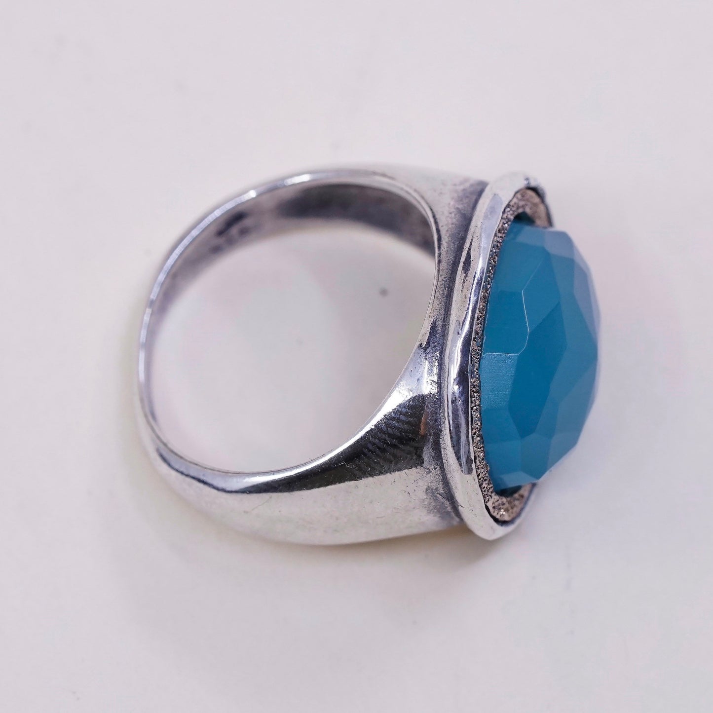 Size 8.5, VTG 14K trim w/ Sterling 925 silver statement ring and chalcedony