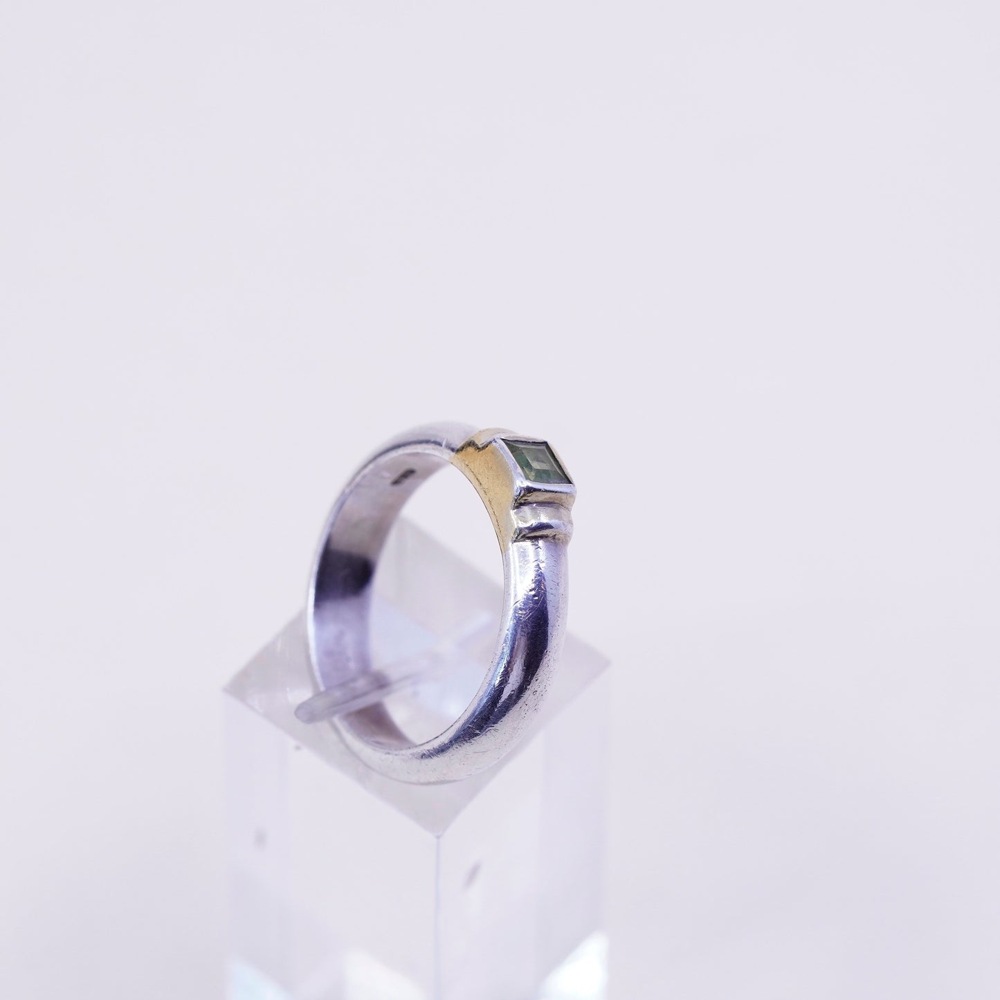 Size 8.5, vtg two Tone 14K gold sterling silver ring, modern 925 green peridot