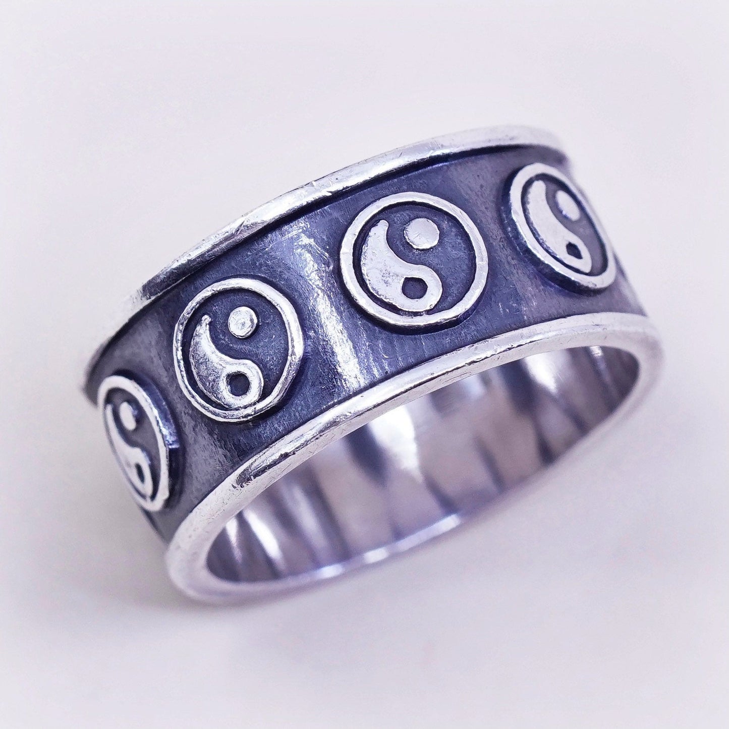 Size 6.25, vintage Sterling 925 silver handmade ring, relief yin yang 925 band