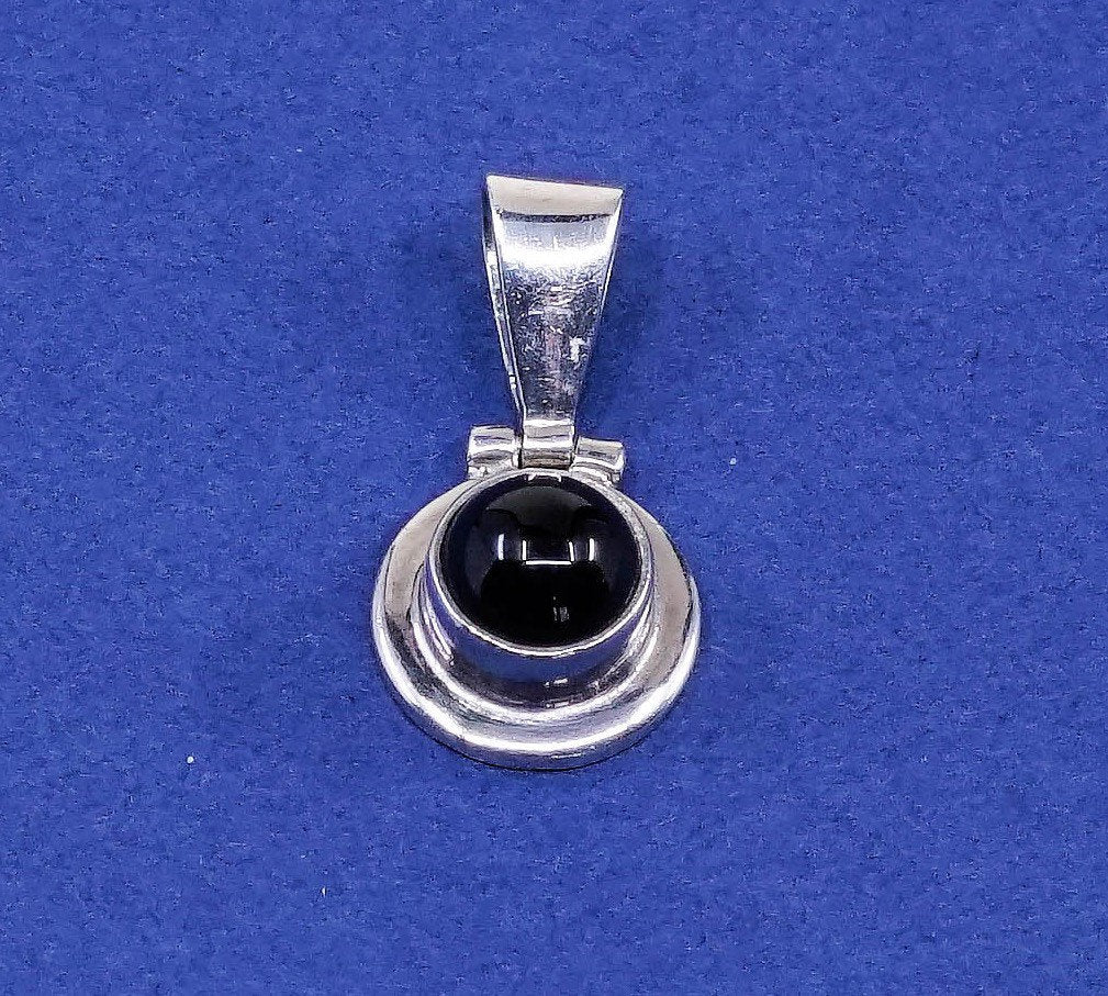 vtg Sterling silver handmade pendant, 925 w/ round onyx, stamped 925