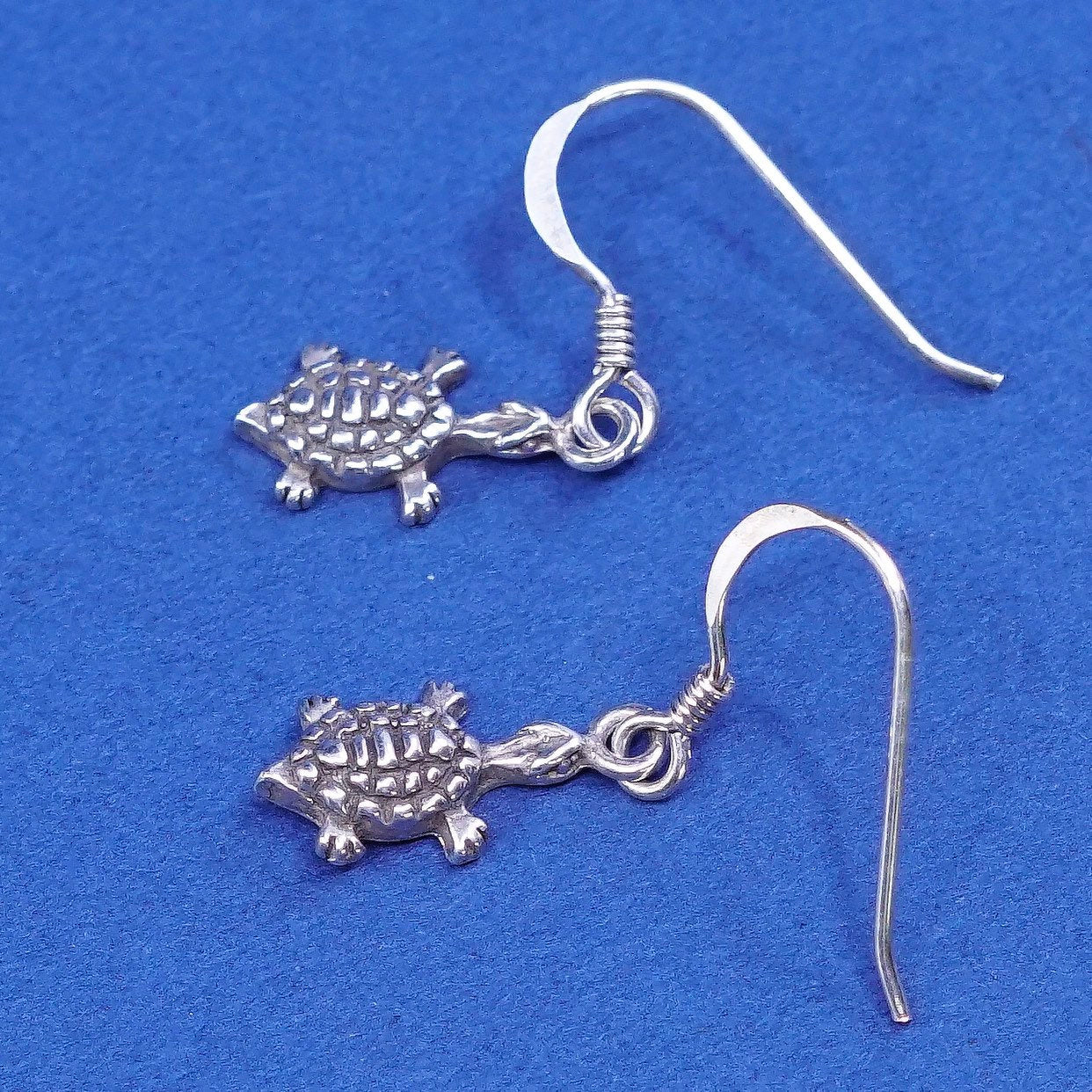 vtg sterling silver handmade earrings, 925 hooks w/ turtle drop, stamped 925