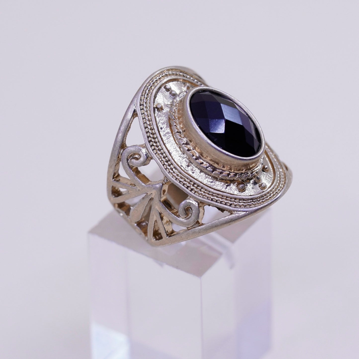Size 7, vintage modern gold tone brass ring w/ black stone