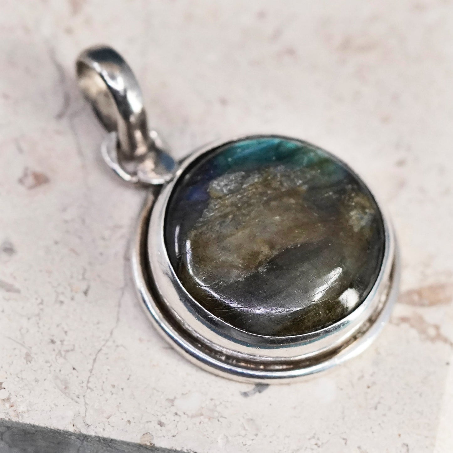 Vintage Sterling 925 silver handmade pendant with round labradorite