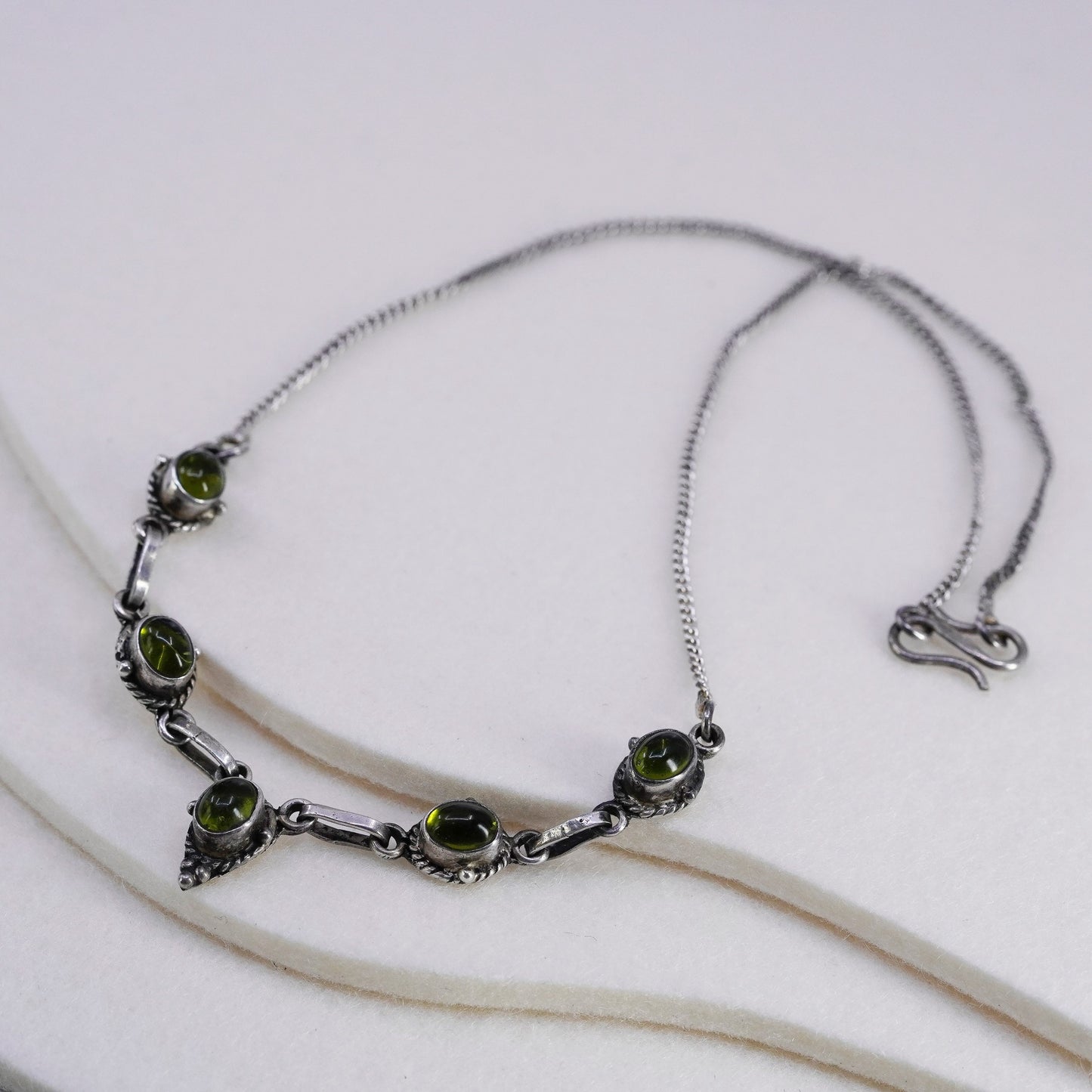 16”, vintage Sterling 925 silver handmade curb chain necklace with peridot