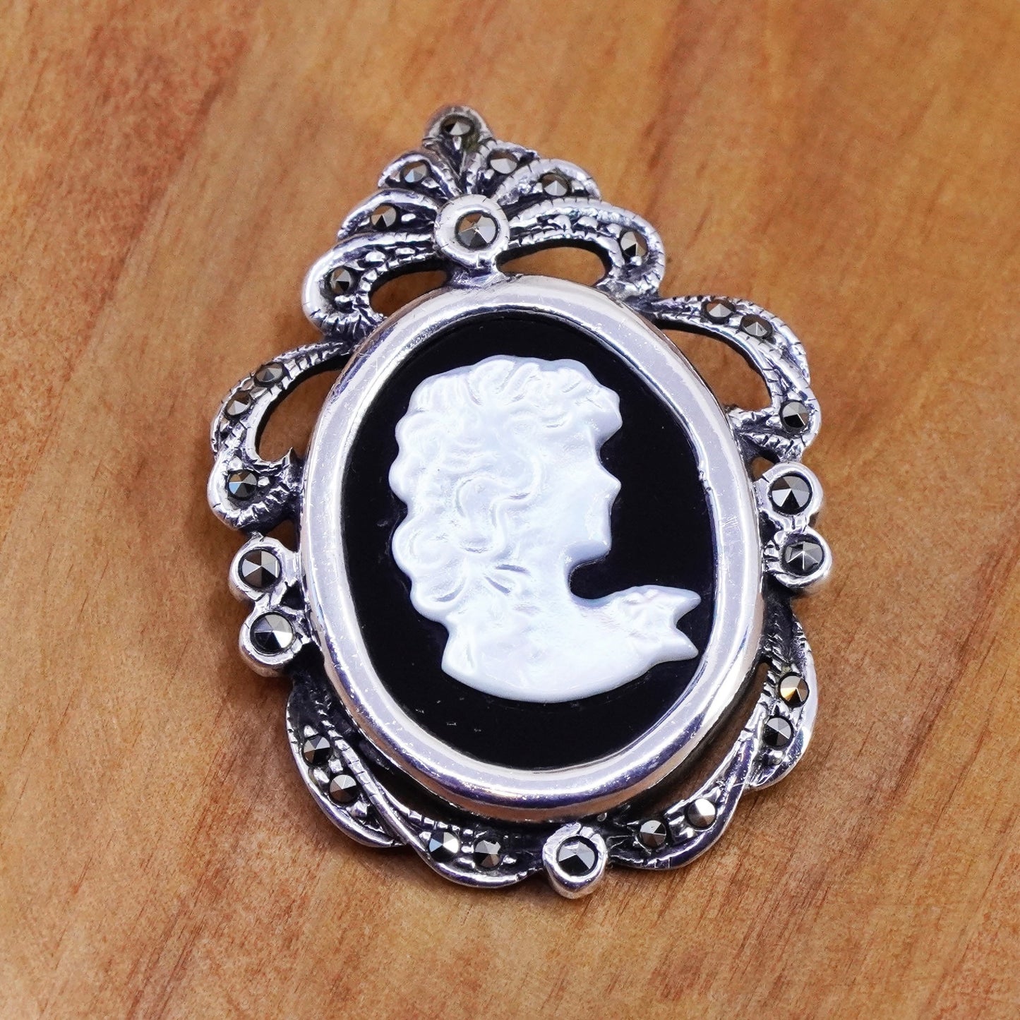 Sterling 925 silver handmade pendant with mother of pearl cameo girl marcasite