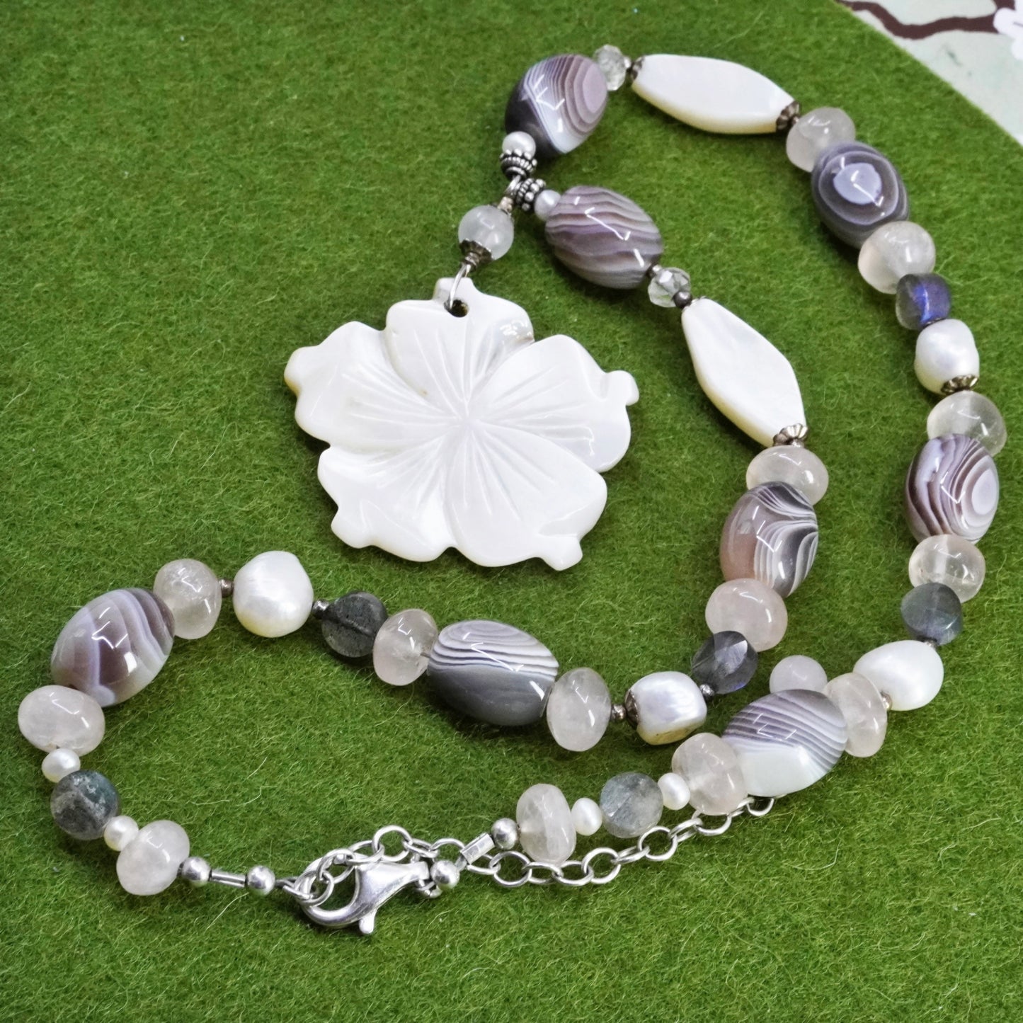 15+2”, necklace with rose quartz and agate beads mother of pearl flower pendant