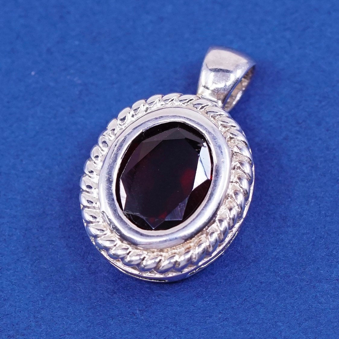 vtg Sterling silver handmade pendant, 925 with ruby and rope around