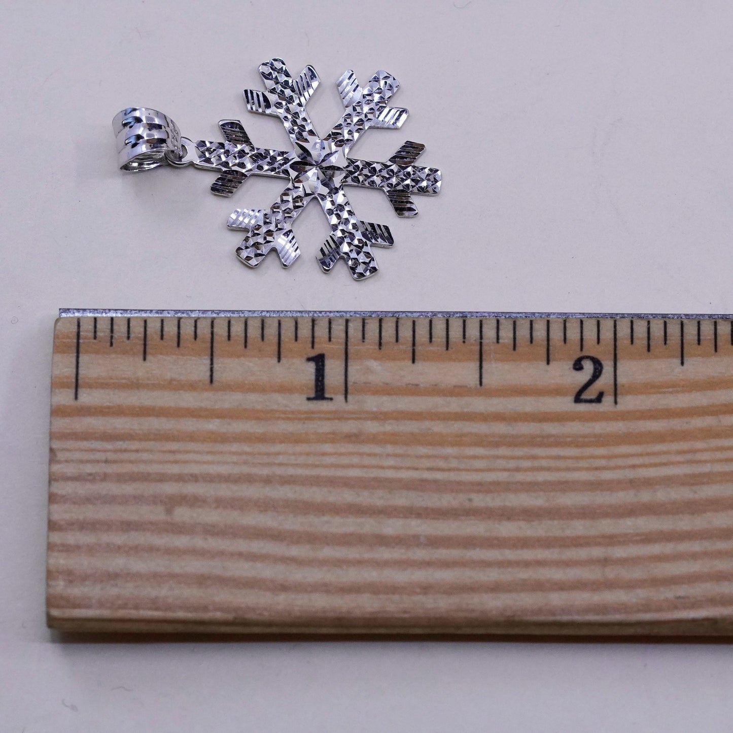 1.9g, Vintage 14K white gold handmade snowflake pendant