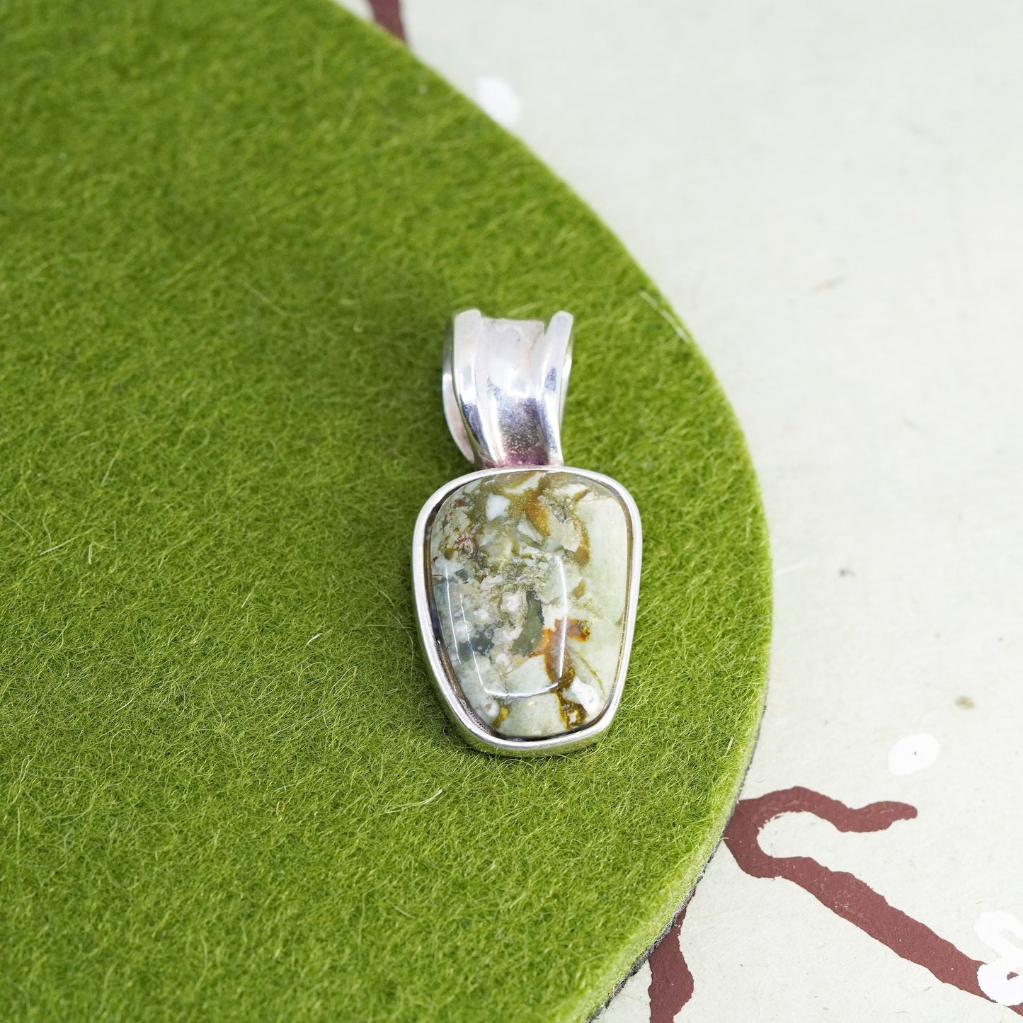 Vintage SAW sterling 925 silver handmade pendant with green agate