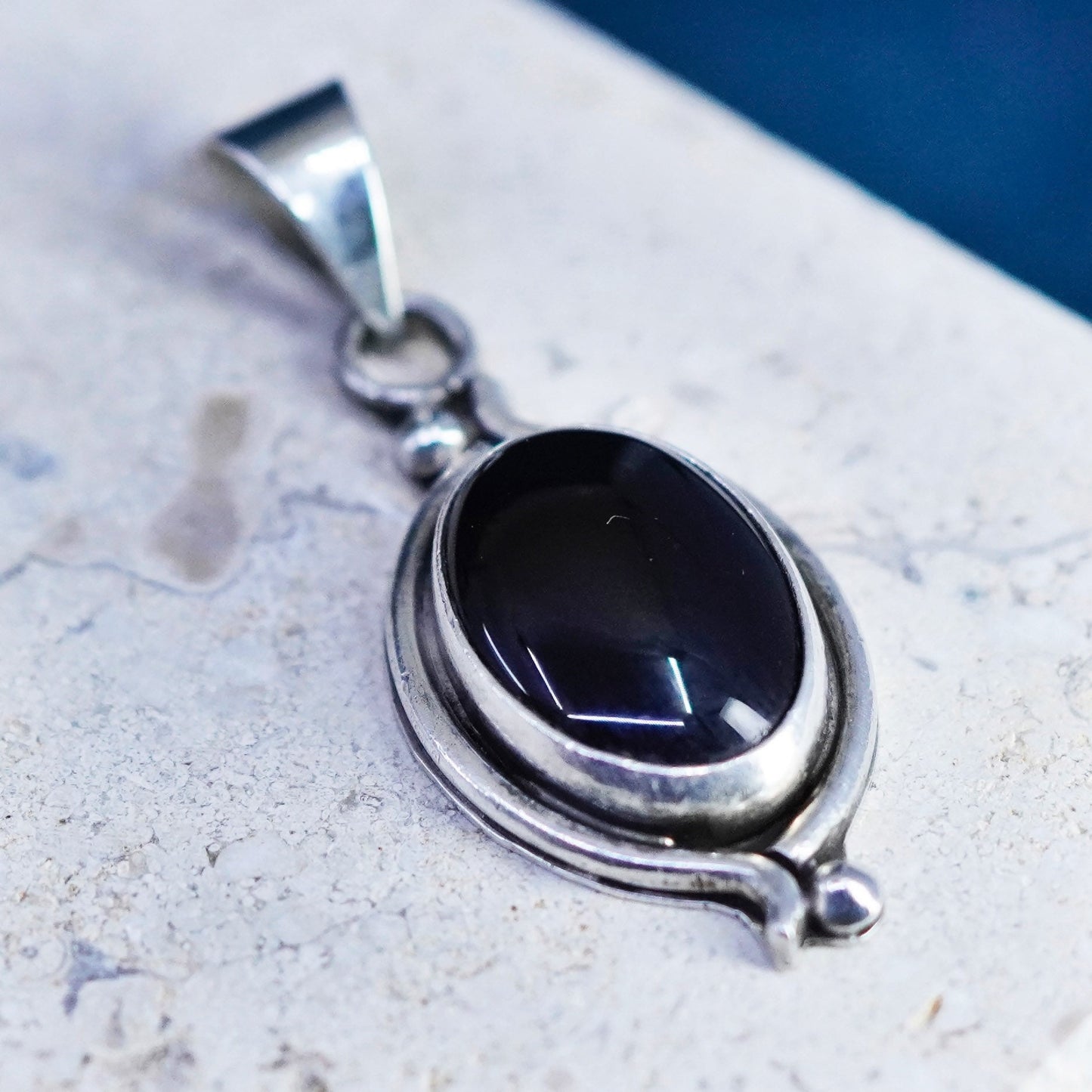 Vintage Sterling 925 silver handmade pendant with oval onyx