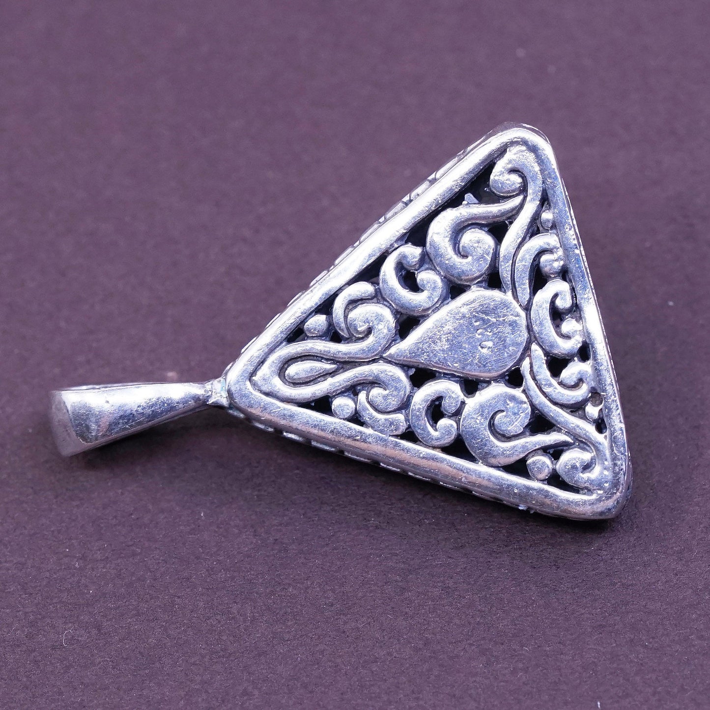vtg Sterling silver handmade pendant, 925 triangular bali filigree w/ Amber