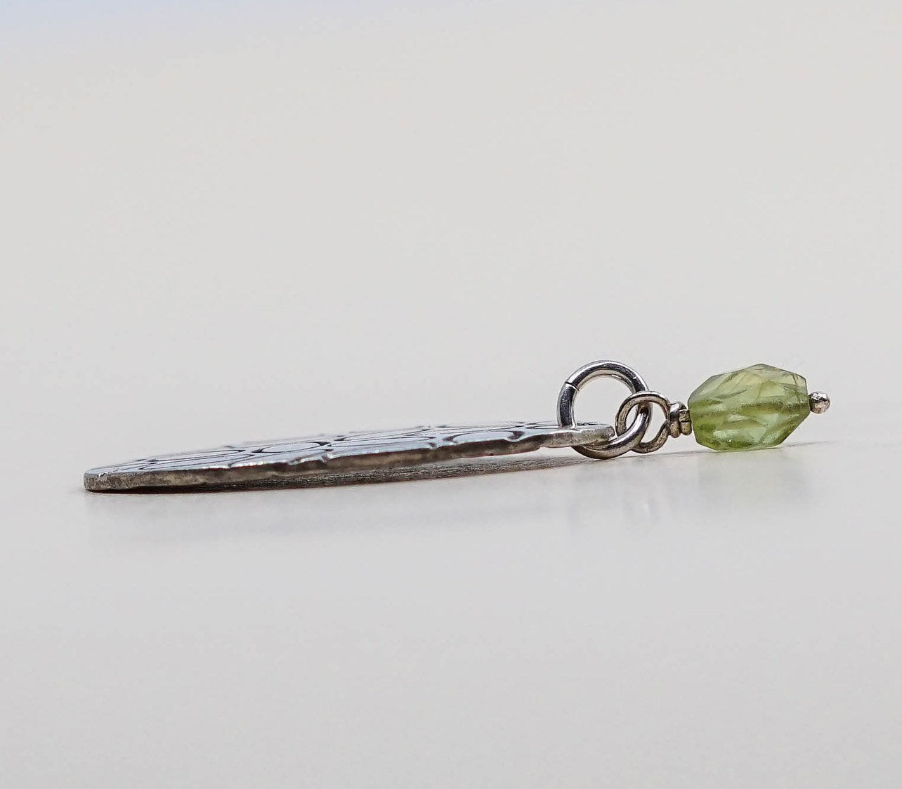 VTG Sterling silver handmade pendant, Mexico 925 leafy tag w/ Peridot