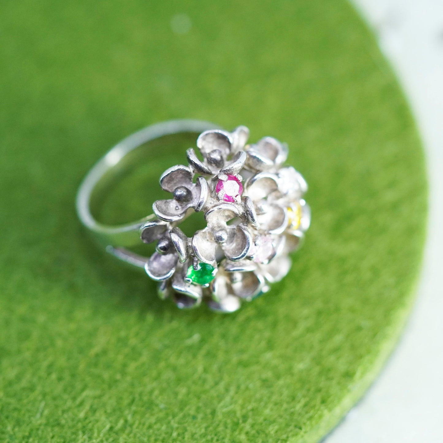 Size 7.25, Vintage sterling 925 silver cluster flower ring w/ colorful crystal