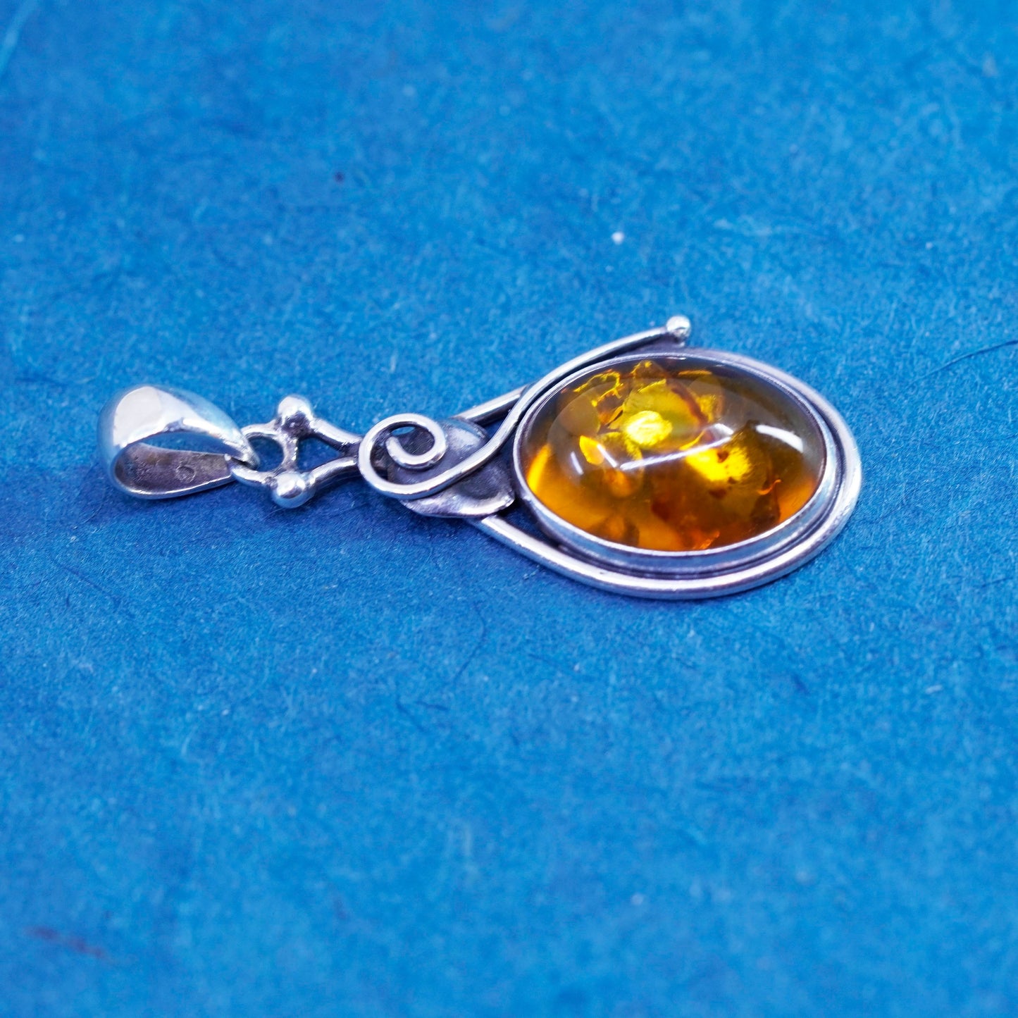 Vintage Sterling 925 silver handmade pendant with oval amber