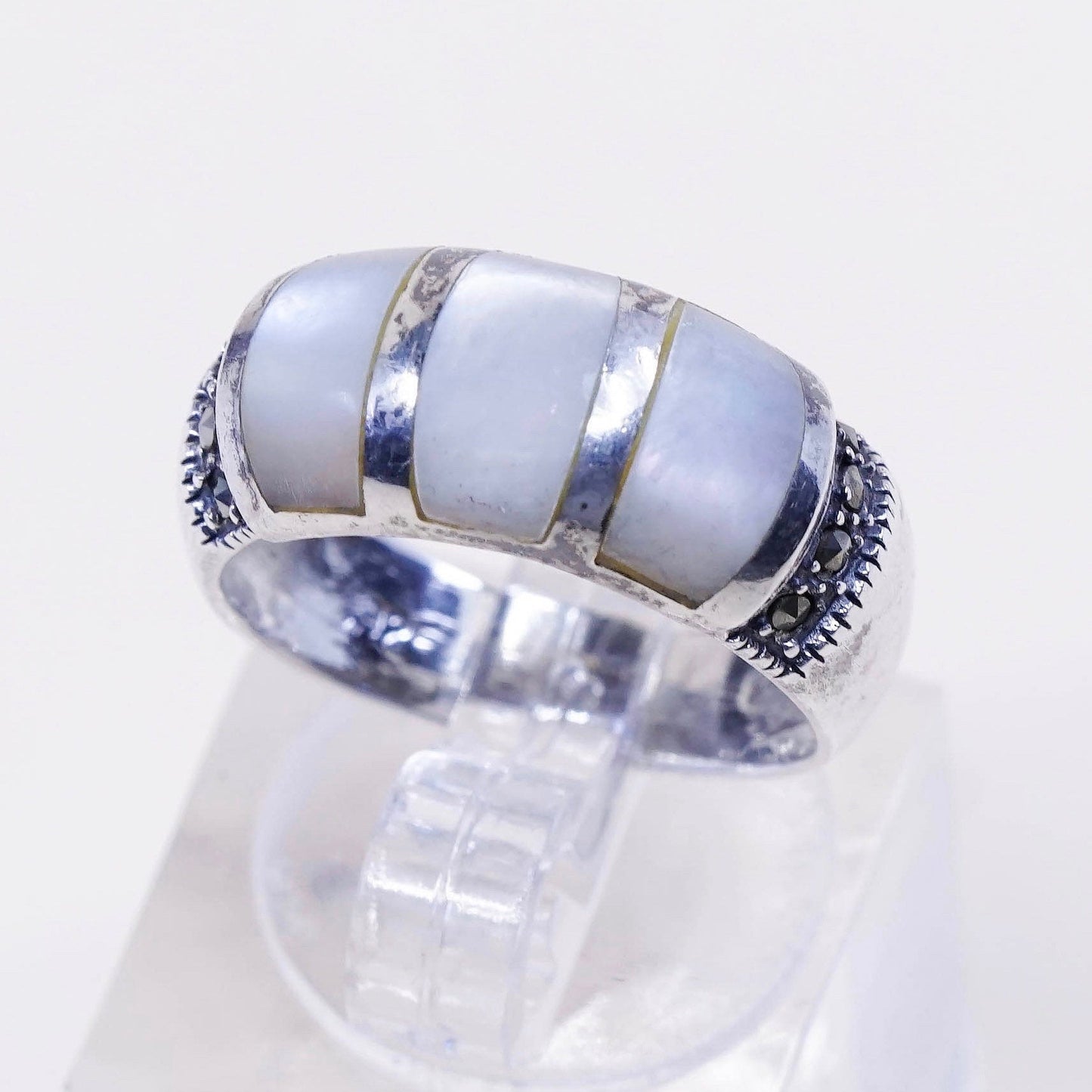 Size 6, vtg sterling 925 silver handmade ring w/ mother of pearl and marcasite