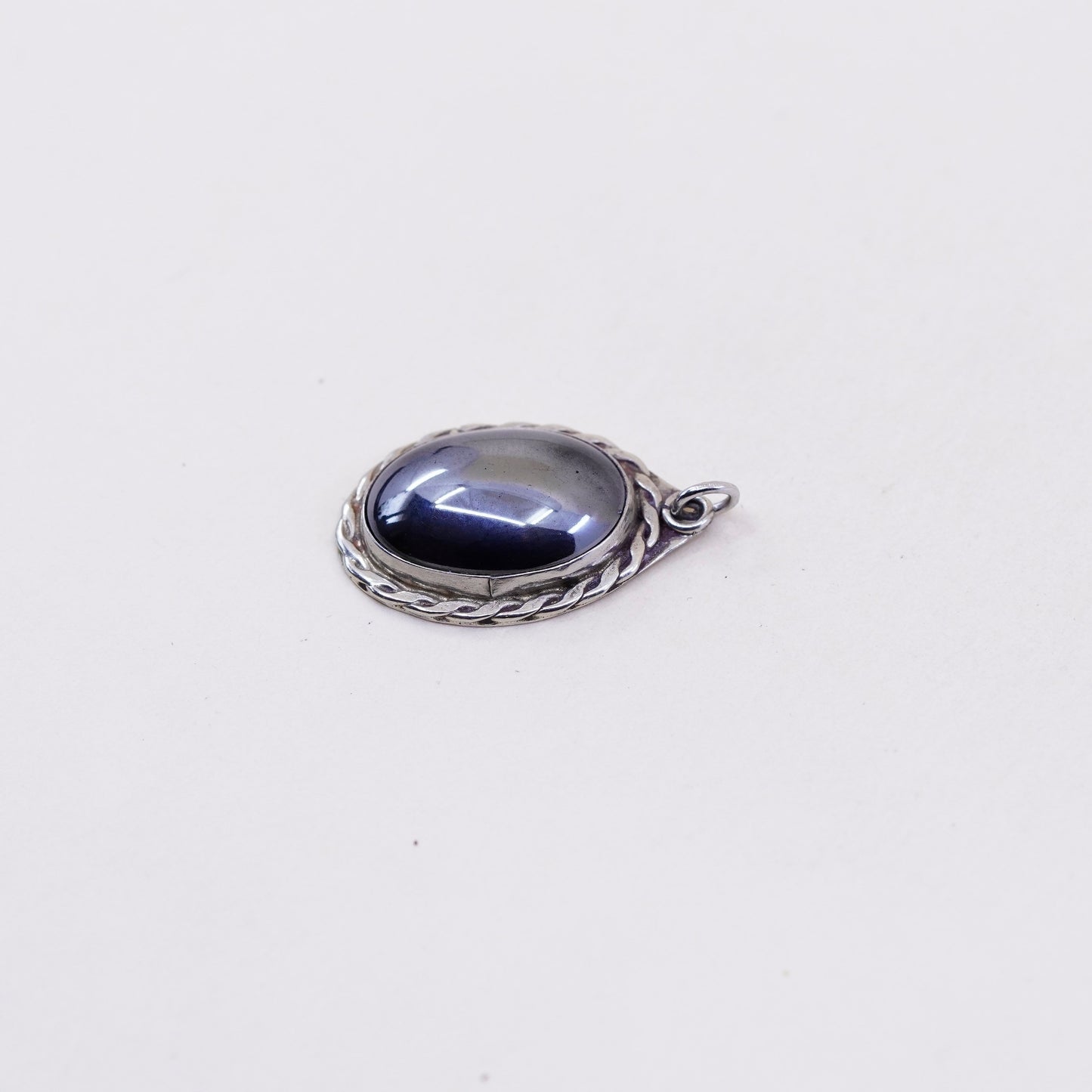 Vintage Sterling 925 silver pendant with oval shaped hematite