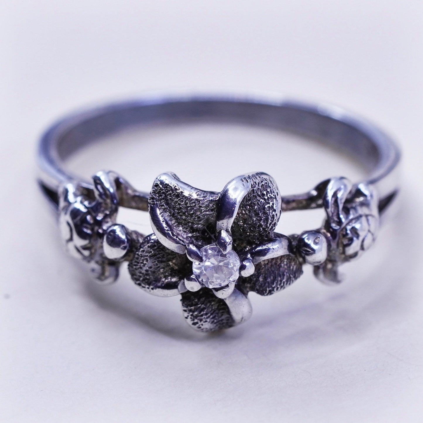 Size 7, vtg sterling silver plumeria flower with crystal ring, 925 silver ring