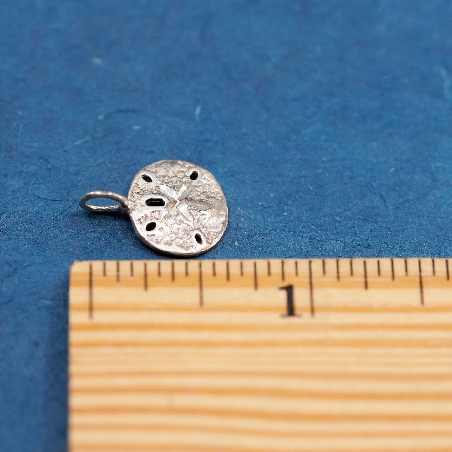 Vintage sterling 925 silver handmade pendant with sand dollar