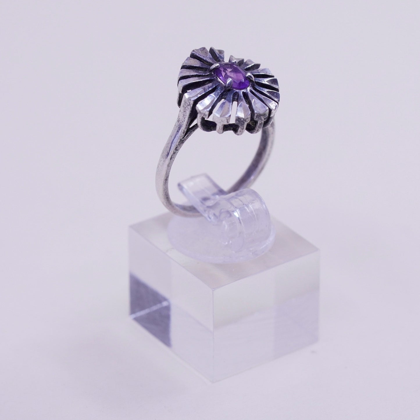 Size 7.25, vintage Kabana 925 silver handmade flower ring with amethyst
