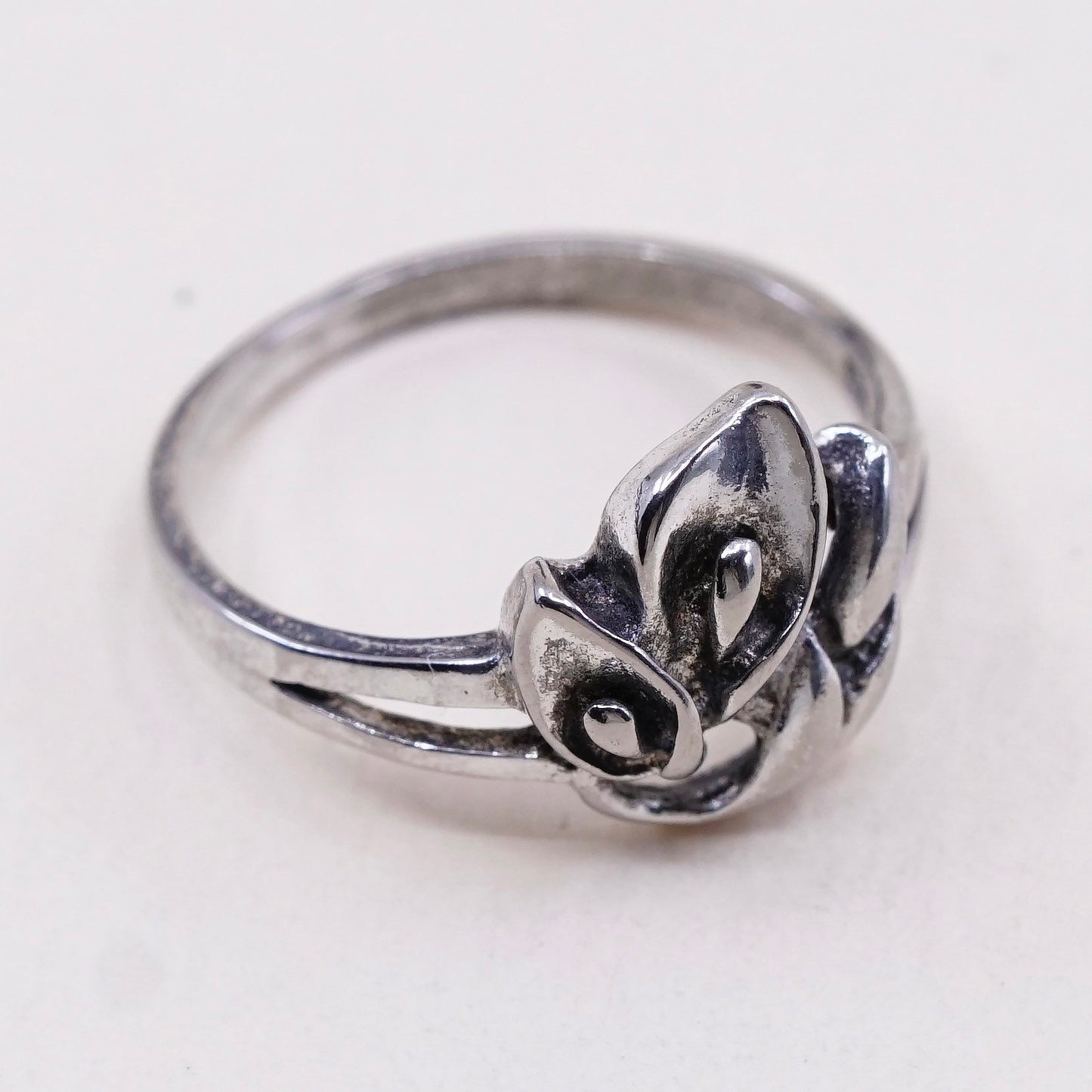 Size 6, vintage Sterling 925 silver handmade ring with lily flower