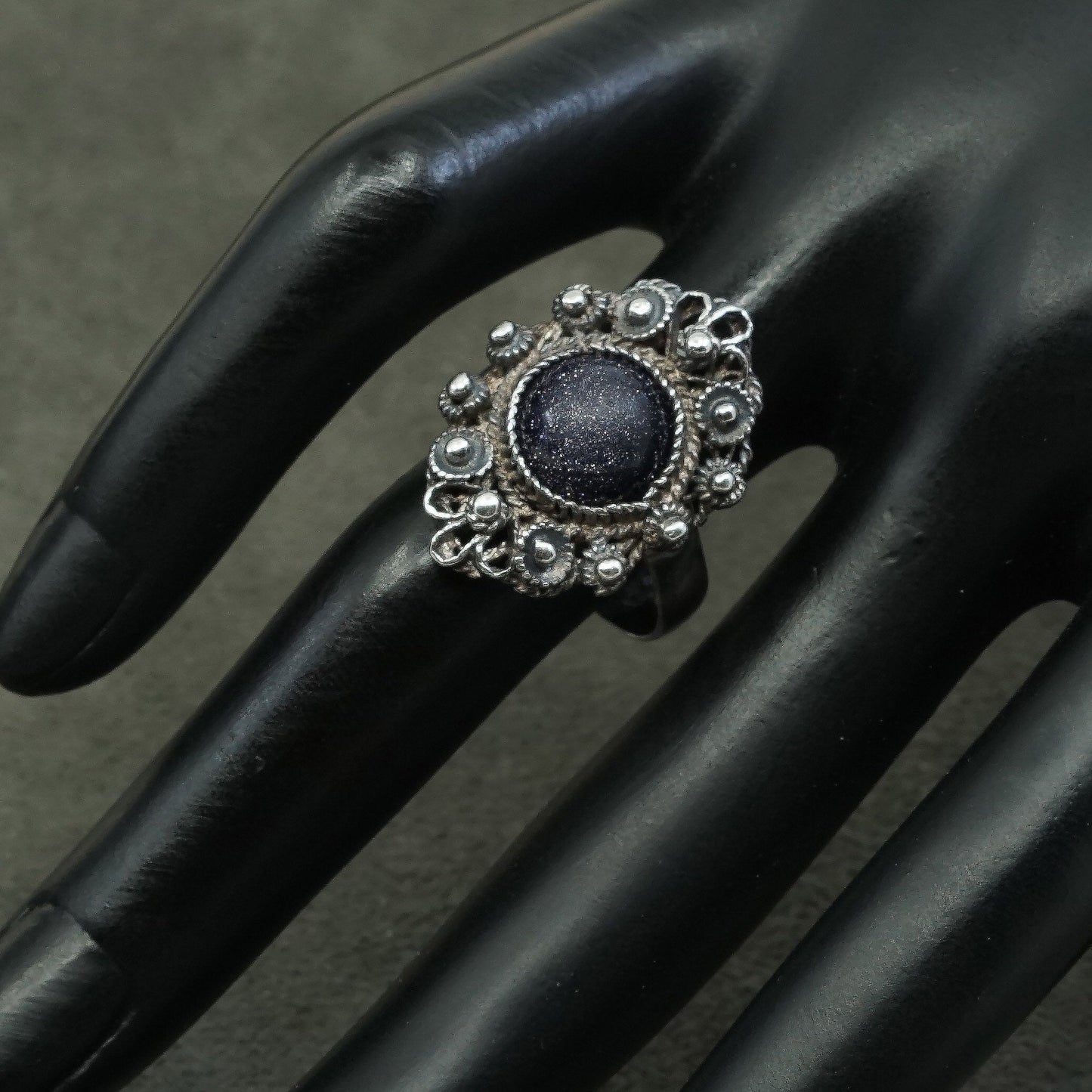 sz 7, sterling silver handmade ring, southwestern 925 w/ black stone N beads