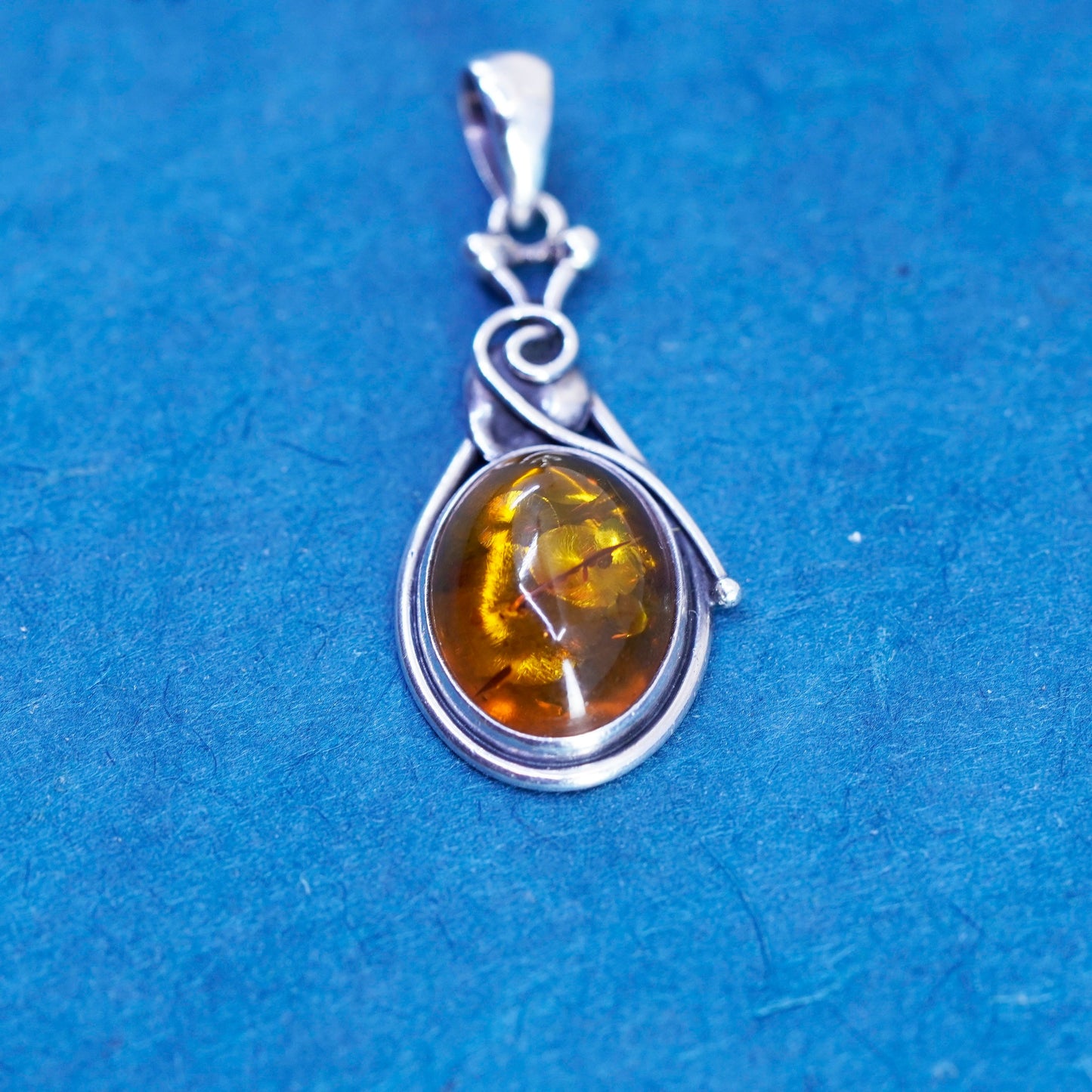 Vintage Sterling 925 silver handmade pendant with oval amber