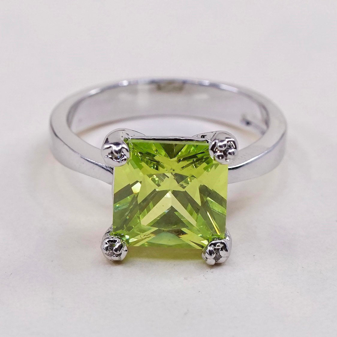 sz 8.25, vtg costed sterling 925 silver handmade ring w/ peridot n diamond