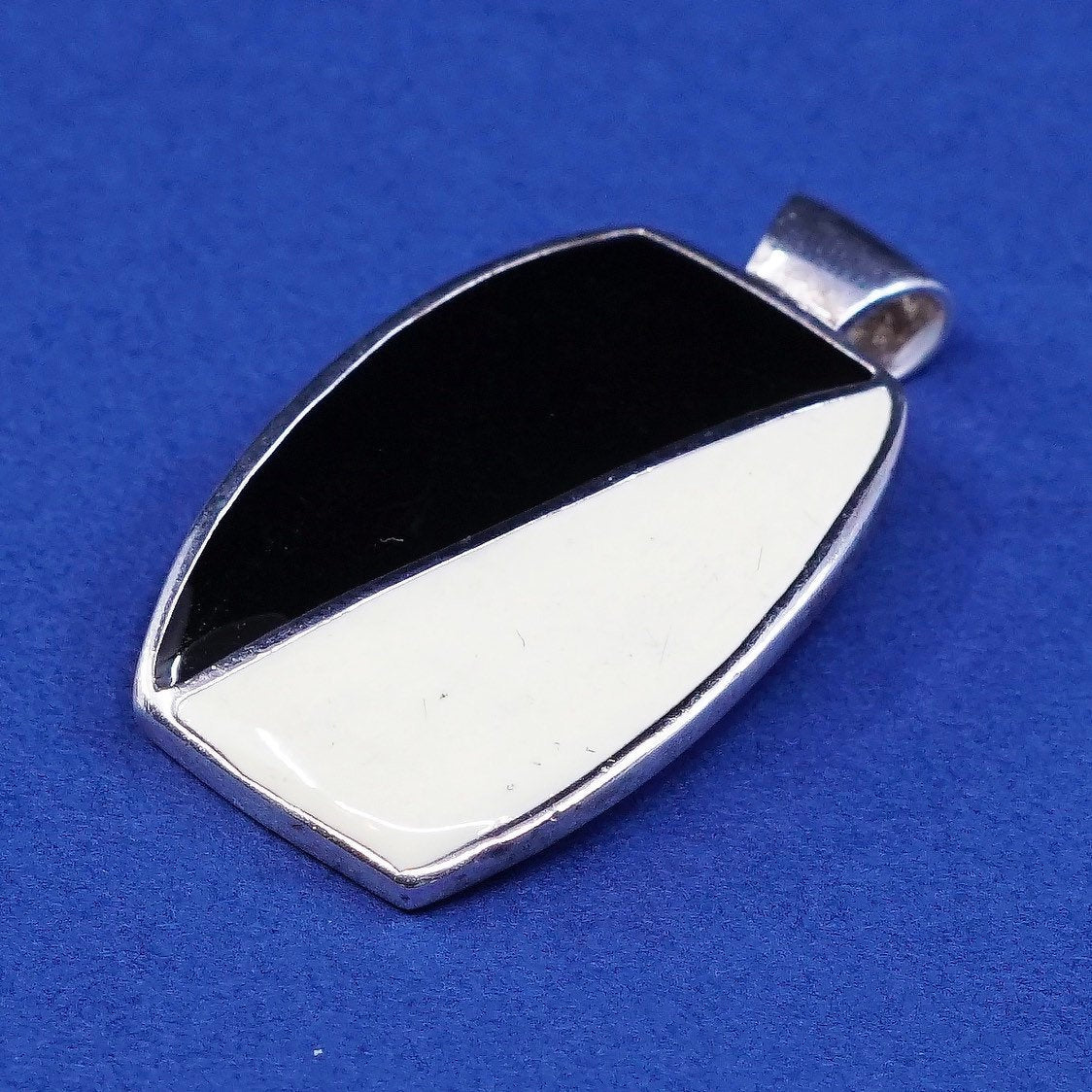 vtg CA Sterling silver handmade pendant, 925 w/ black N white enamel