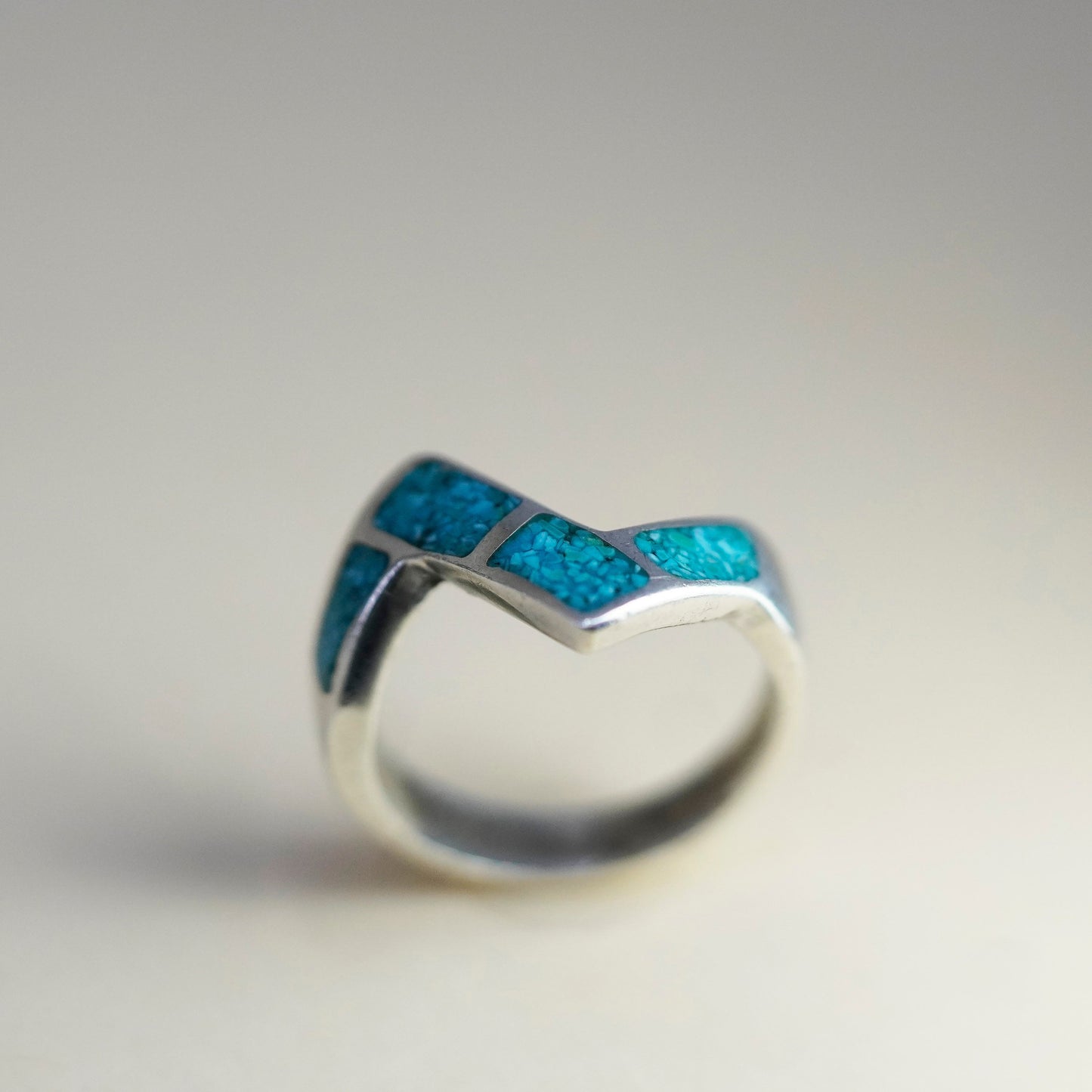 Size 6, Sterling silver handmade ring, 925 zig zag band with turquoise, Zuni