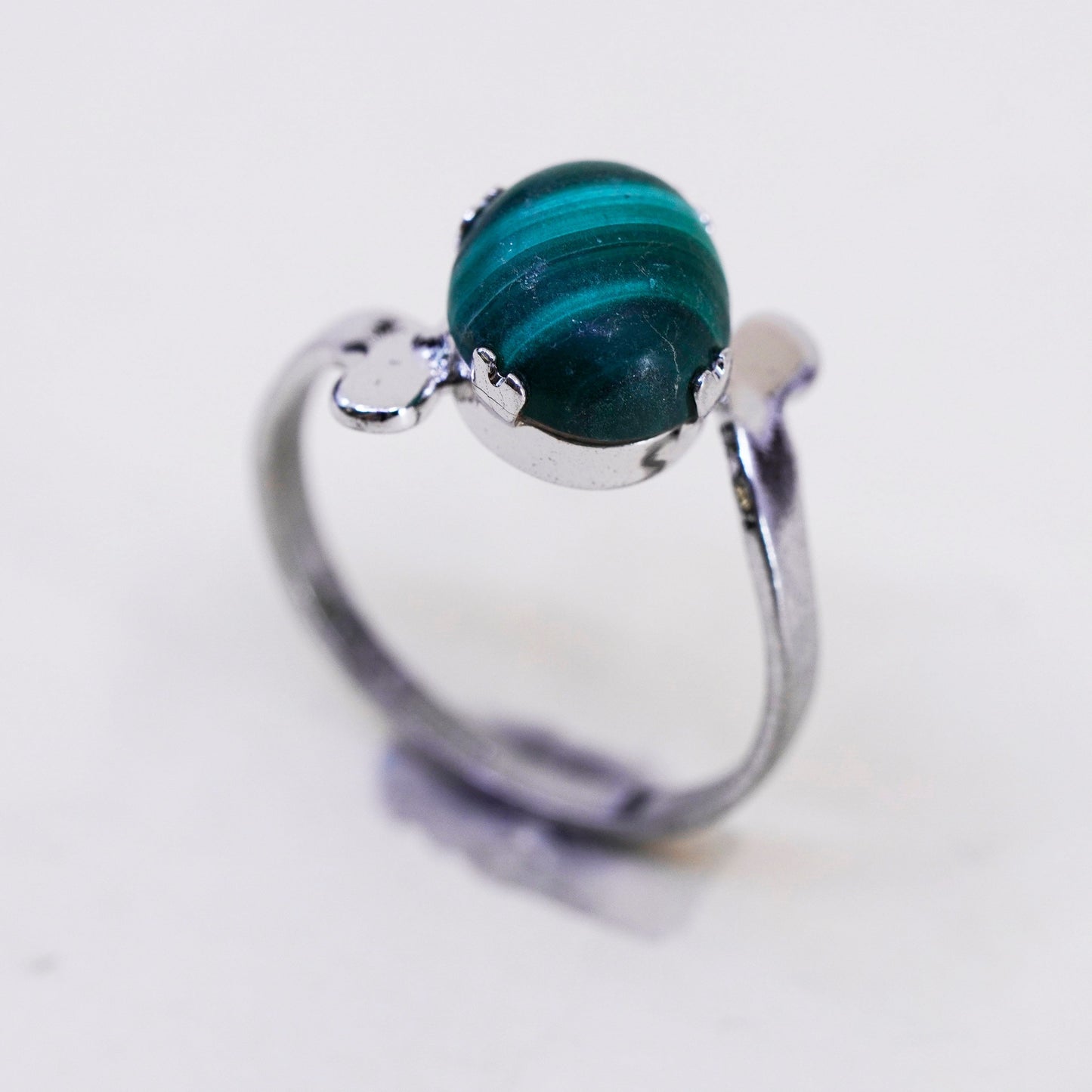 Size 6.5, southwestern Sterling 925 silver handmade ring with malachite