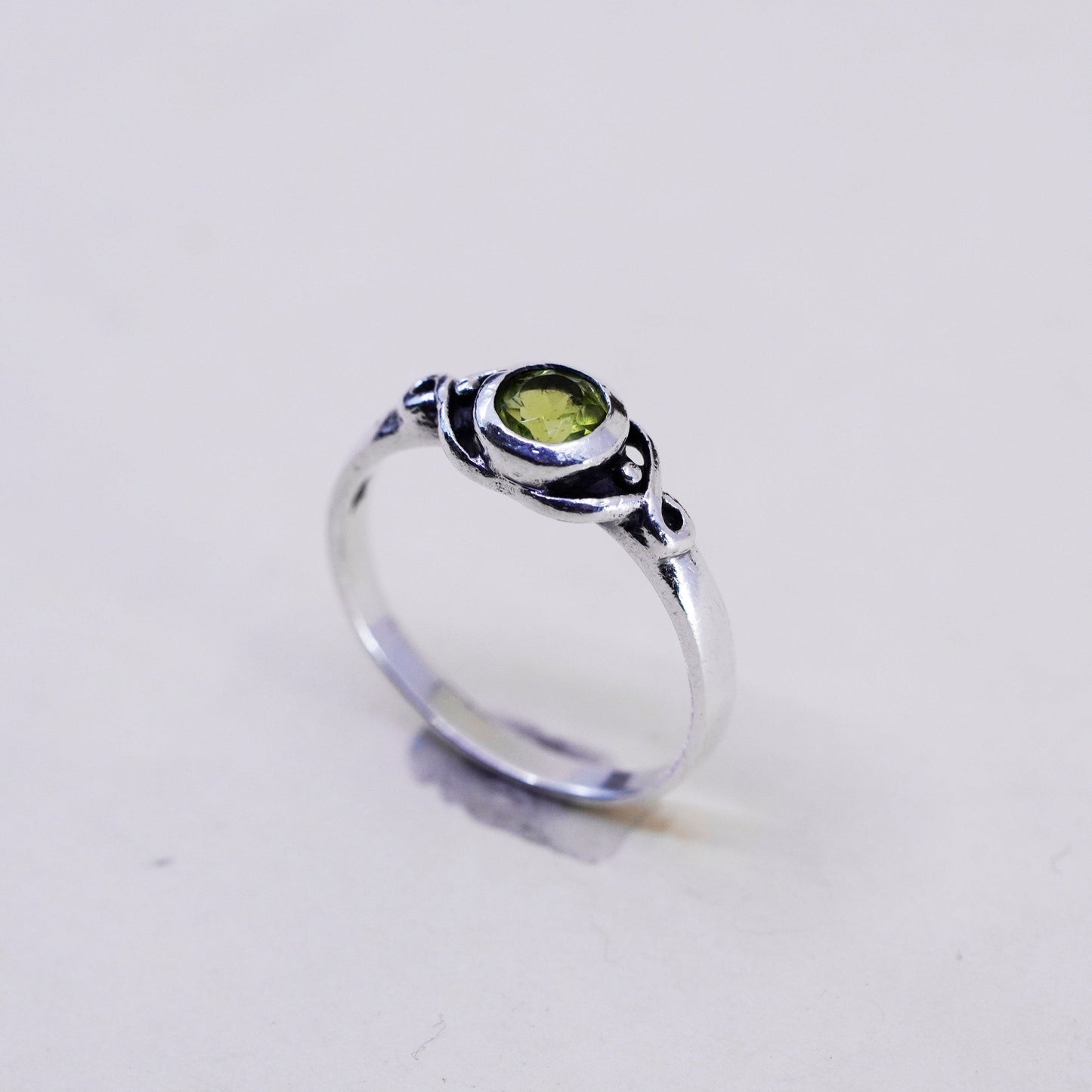 Size 8.25, Vintage sterling 925 silver handmade ring with peridot