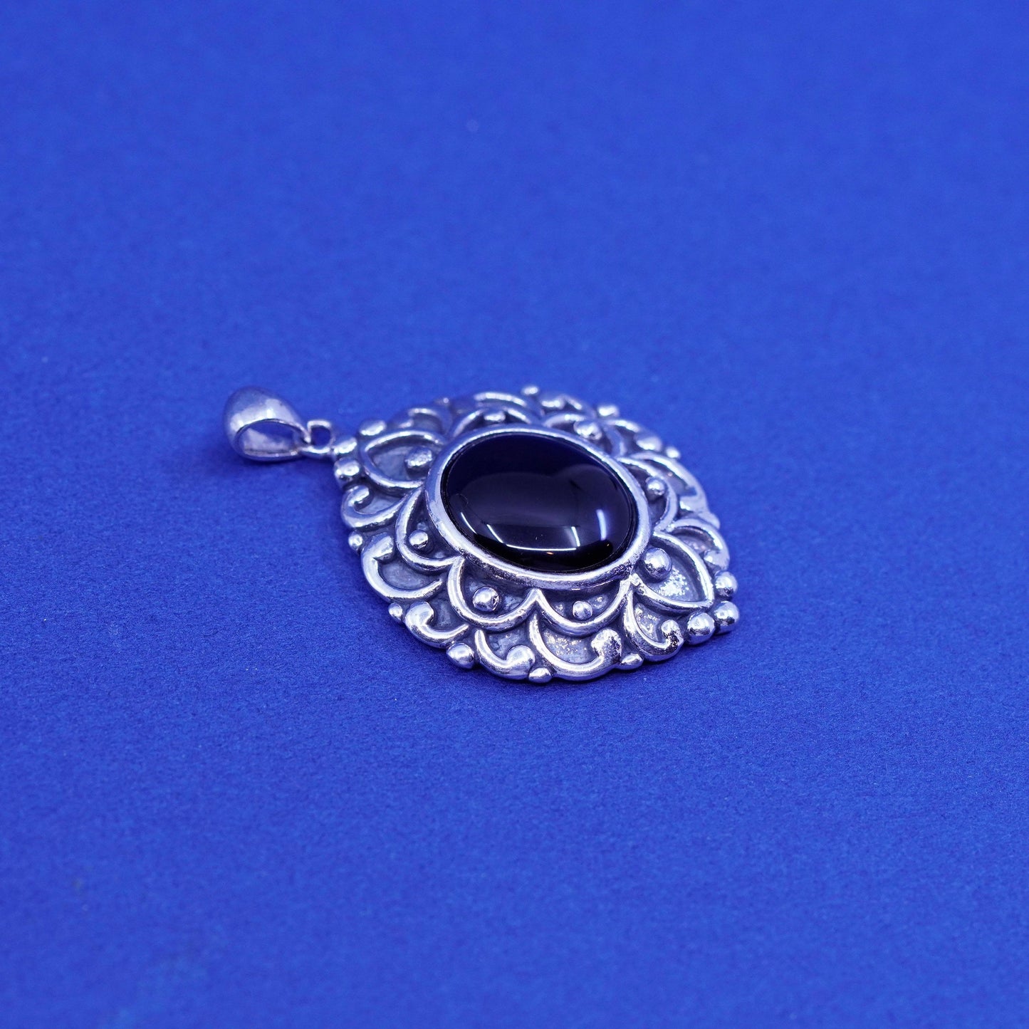 Vintage Sterling 925 silver handmade pendant with oval onyx and swirly relief