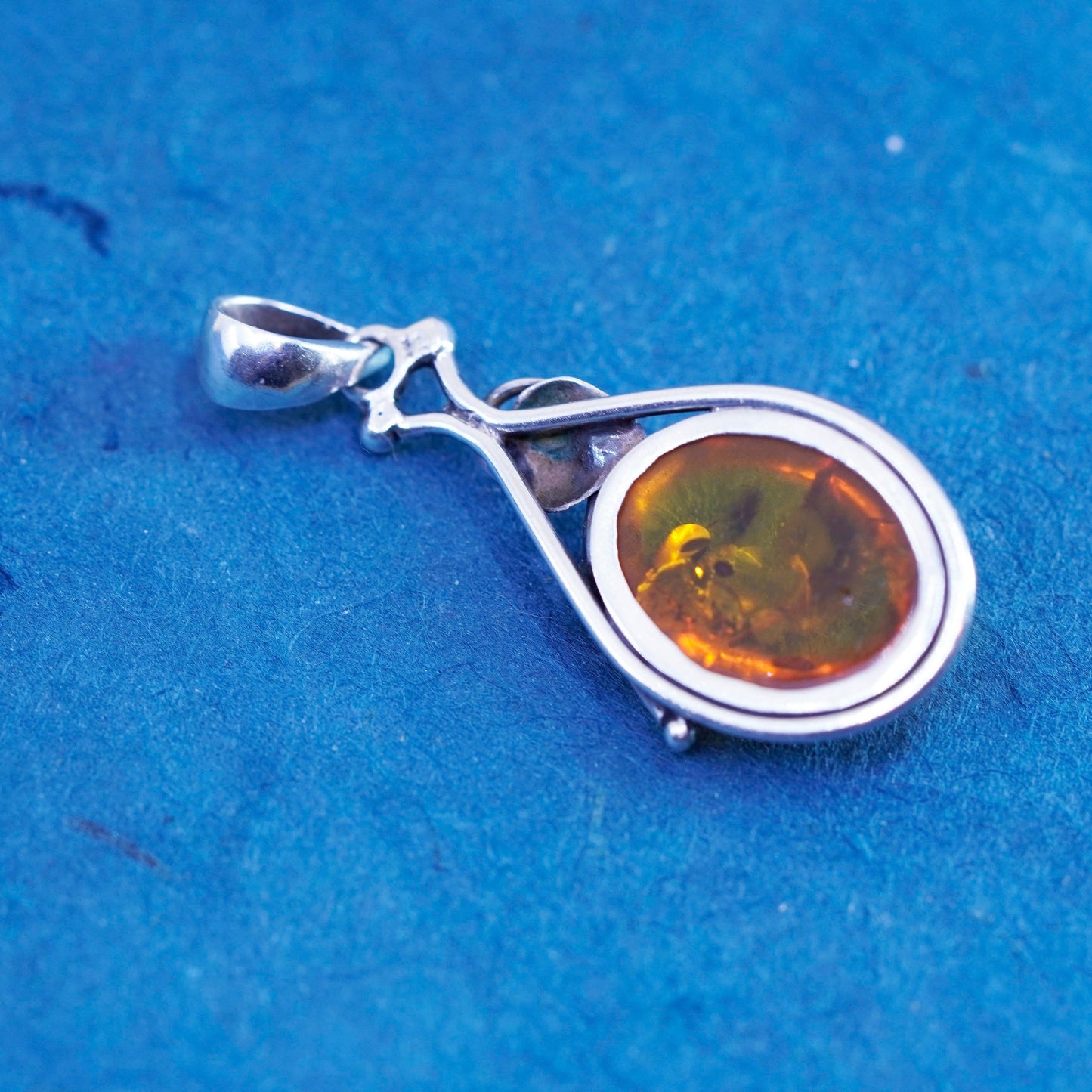 Vintage Sterling 925 silver handmade pendant with oval amber