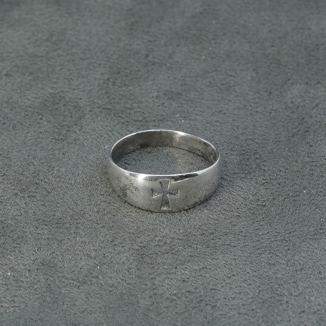 Size 6.25, vtg Sterling silver handmade ring, 925 band w/ cross