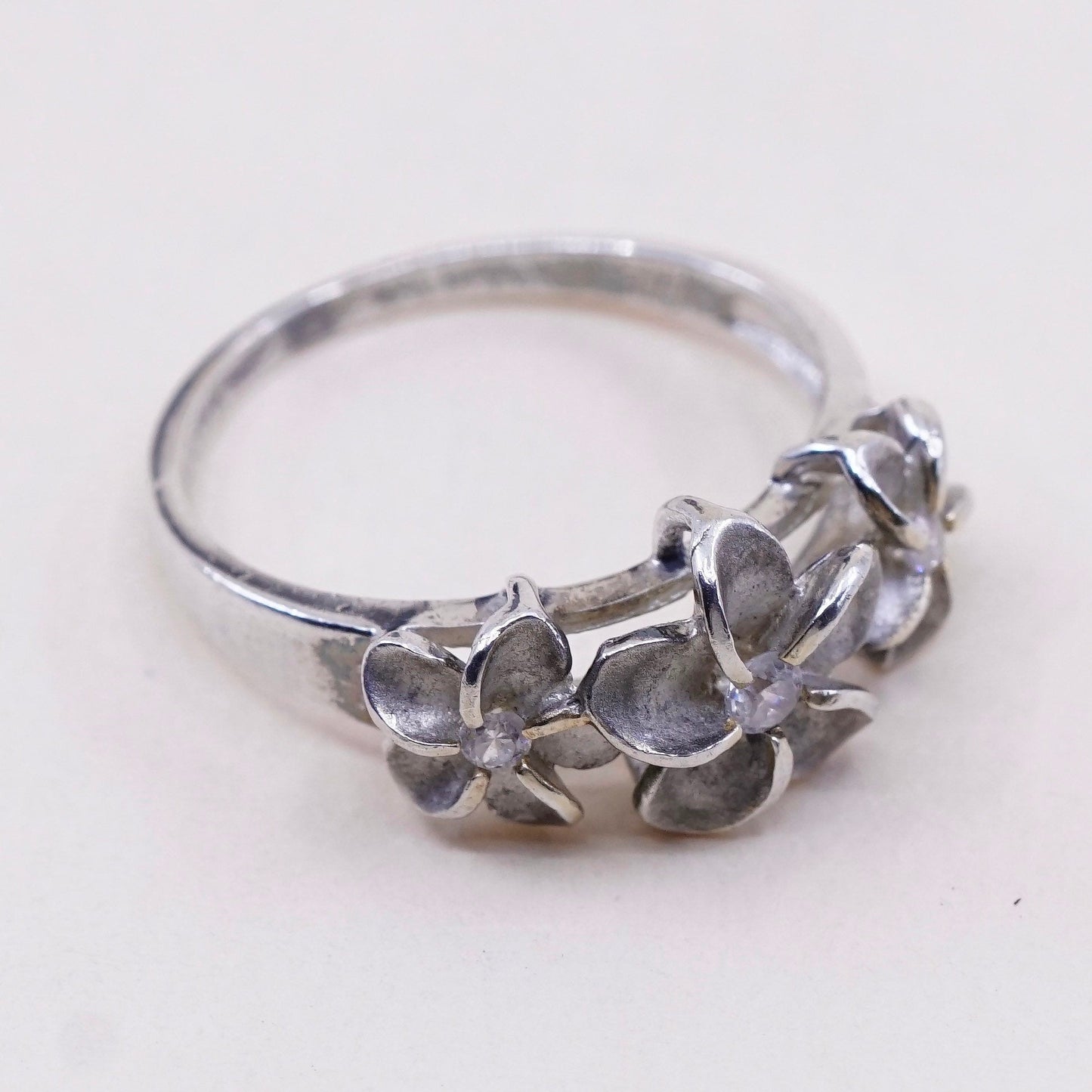 Size 7.75, Vintage sterling 925 silver plumeria flower w/ crystal ring