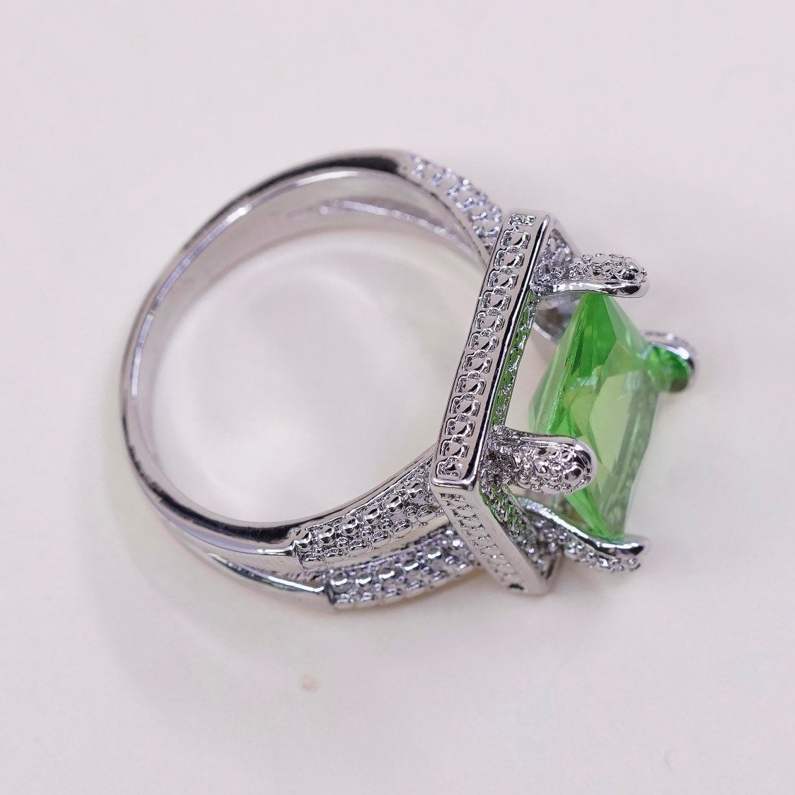sz 8.25 sterling silver ring, platinum over 925 cocktail ring w/ green n Cz