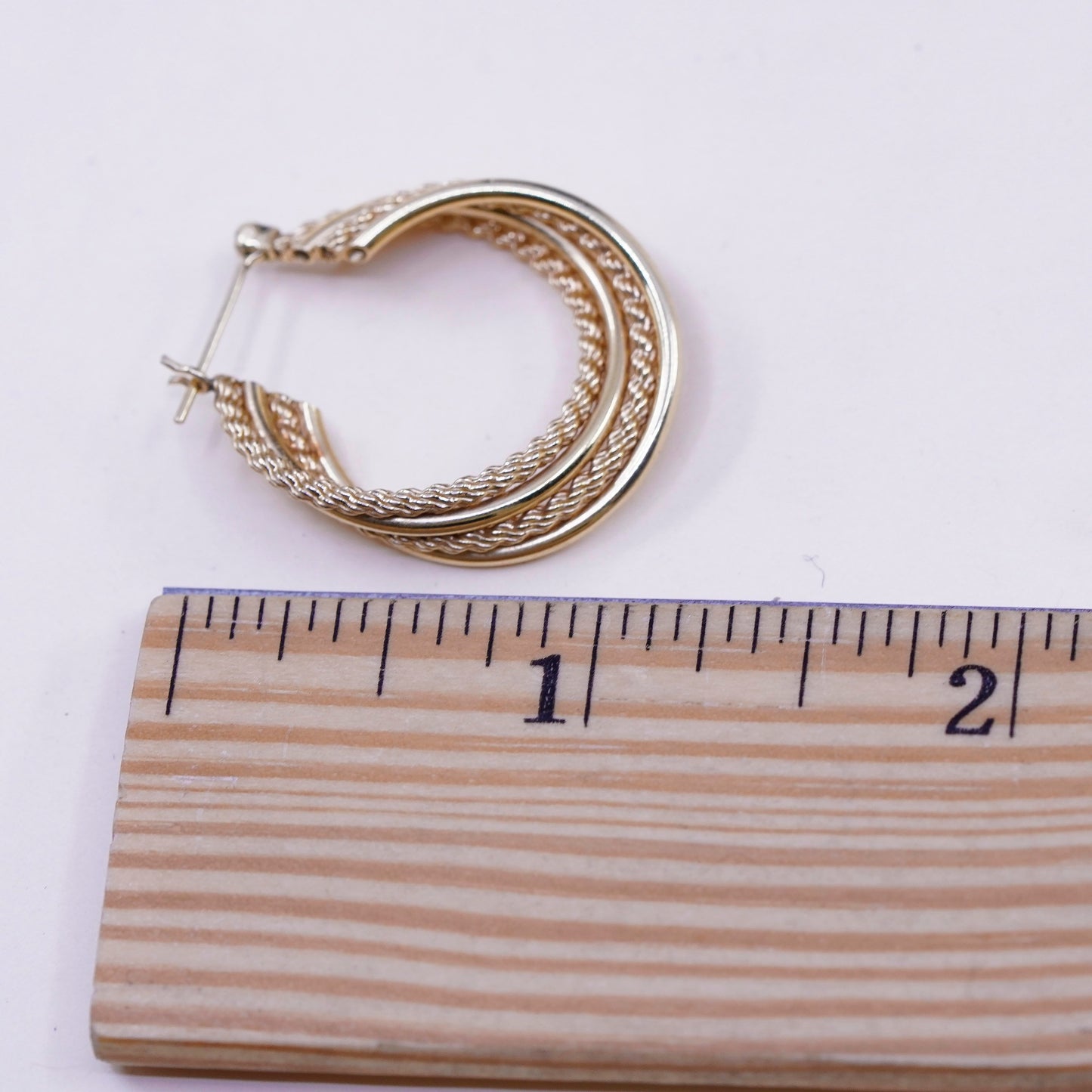 1.25”, 5.2g, Vintage real 14K gold hoops earrings, yellow gold entwined huggie