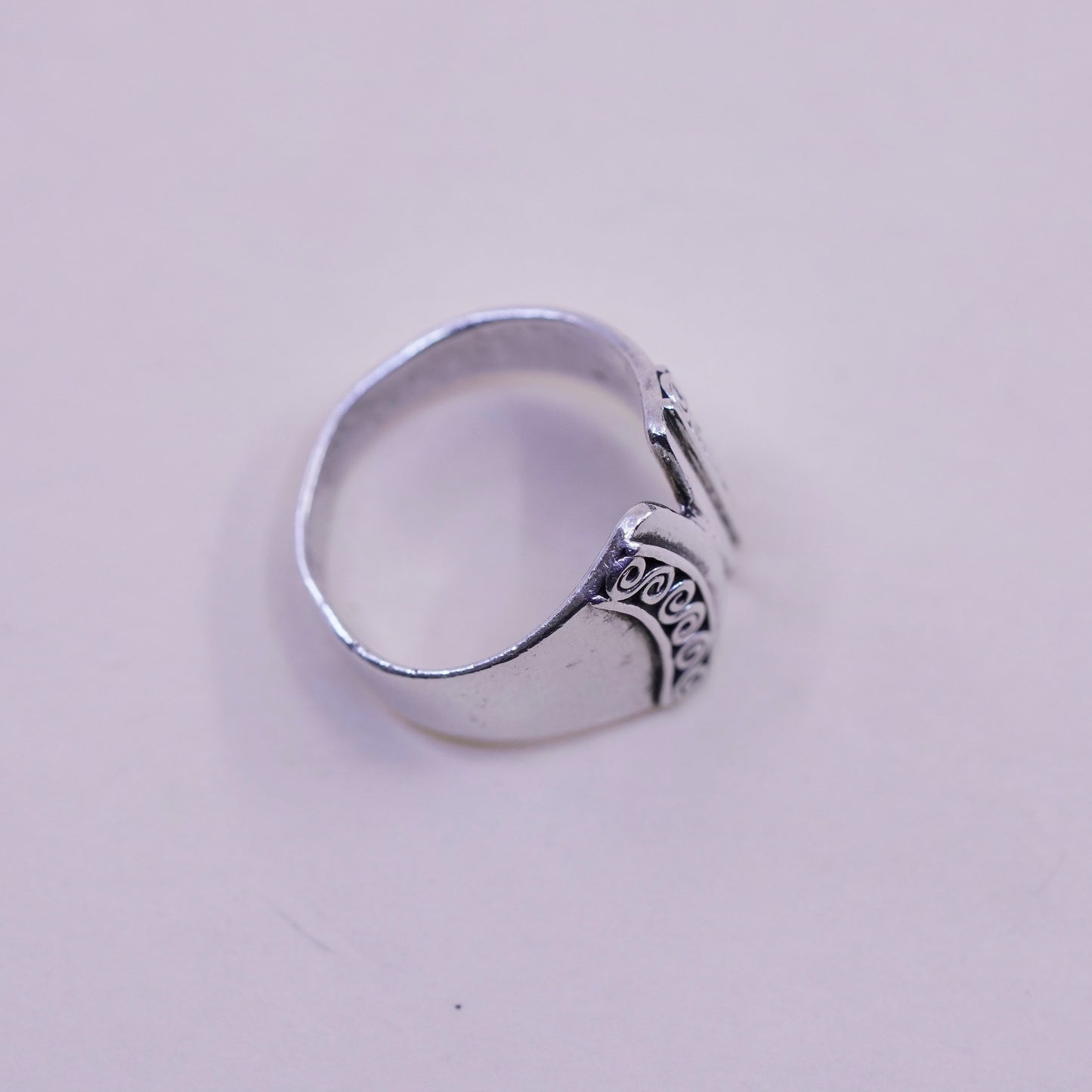 Size 7.5, vintage sterling silver handmade ring, Mexico 925 swirl pattern