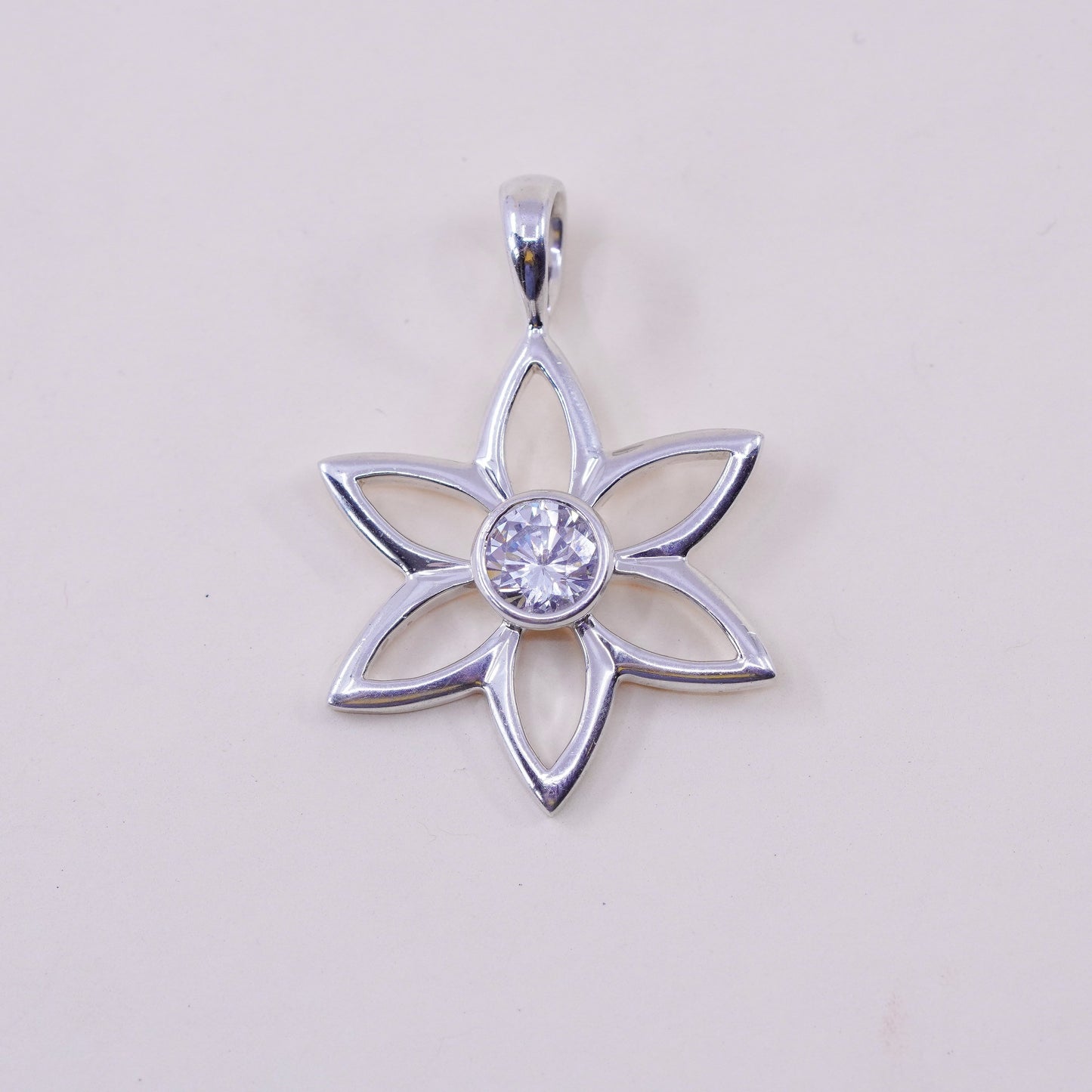 silpada sterling silver pendant, S1195 Silver 925 Star/flower Pendant Cz Center