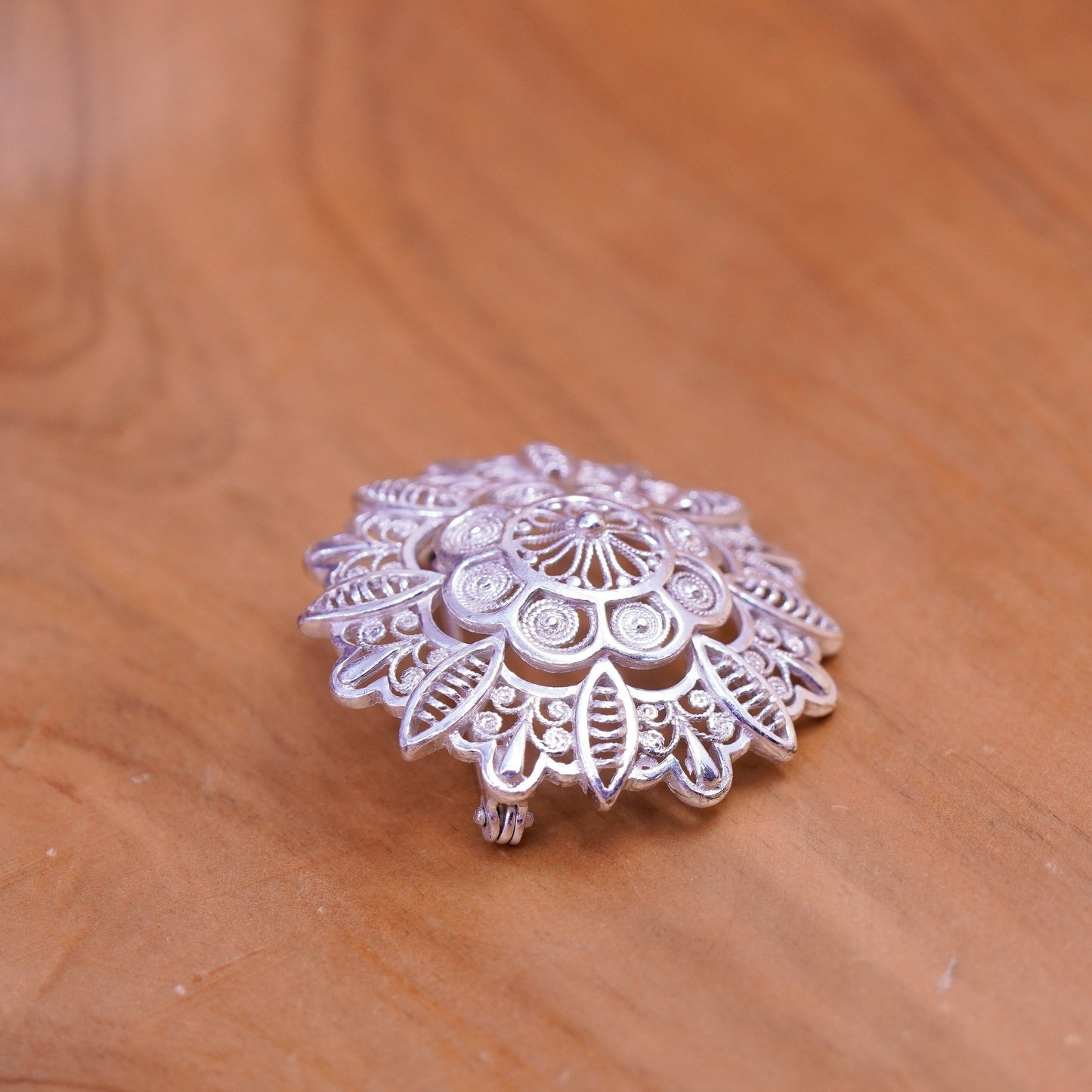 Vintage handmade sterling silver round shaped filigree floral brooch