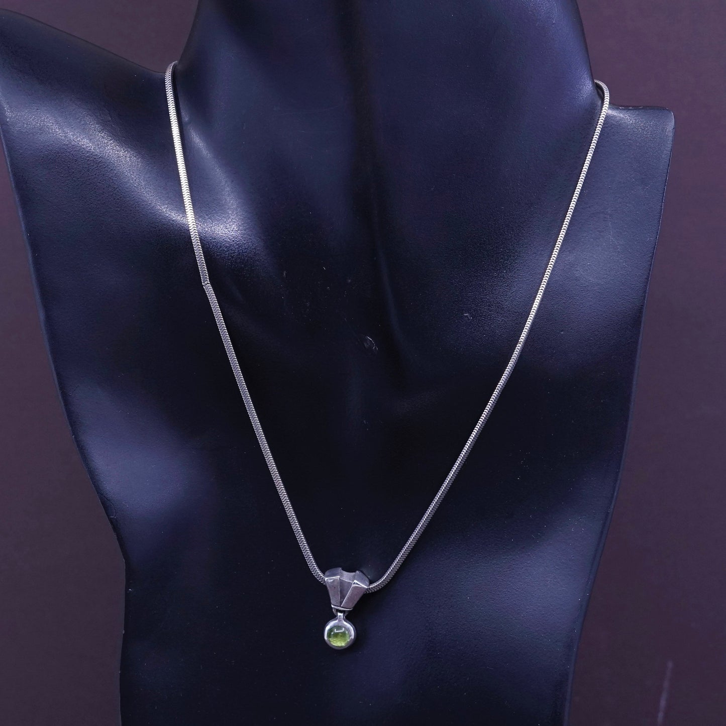 16”, Lisa Jenks Sterling 925 silver necklace Square snake chain peridot pendant