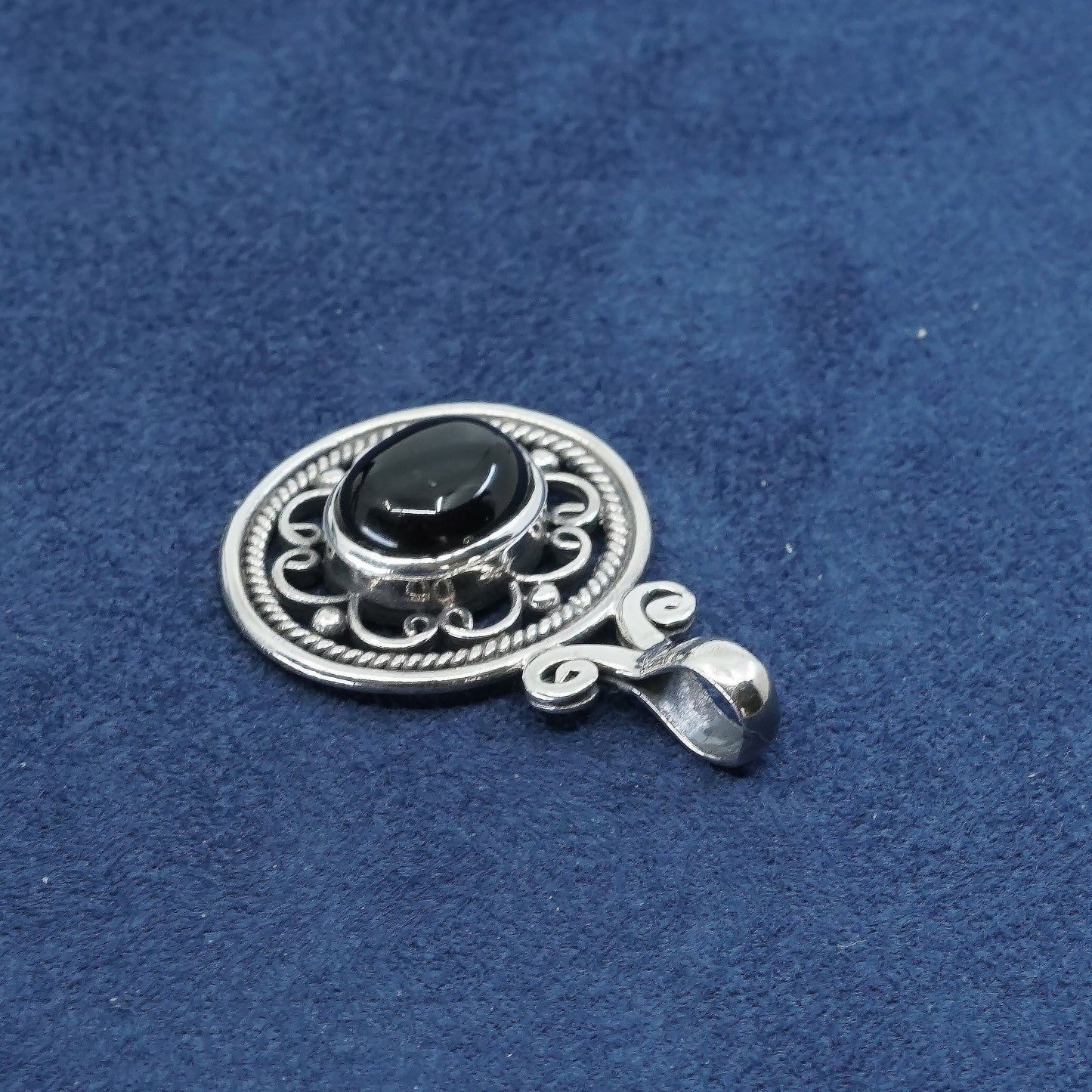 vtg Sterling silver handmade, 925 filigree bali w/ Oval obsidian pendant