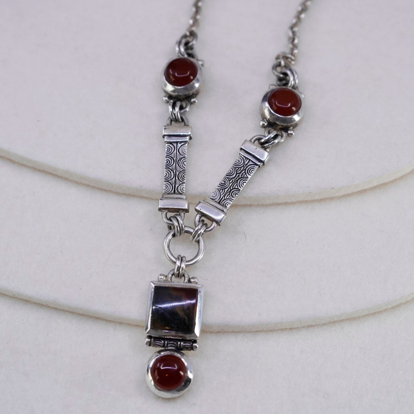 17”, Sterling 925 silver handmade necklace agate pendant and carnelian beads