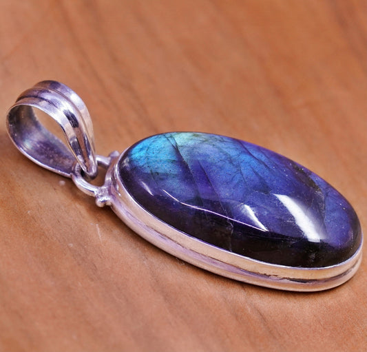 Vintage Sterling 925 silver handmade pendant with oval blue labradorite