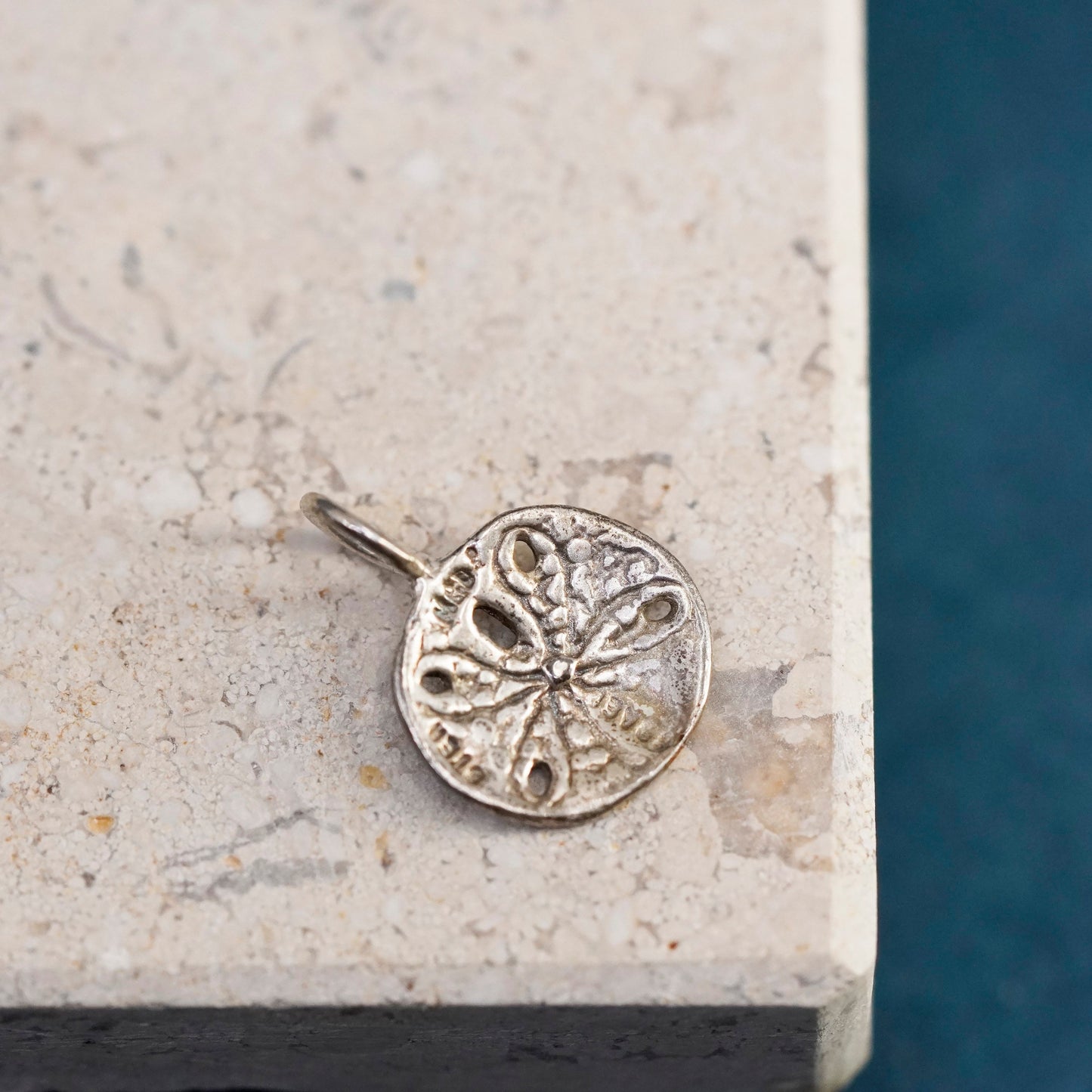 Vintage sterling 925 silver handmade pendant with sand dollar