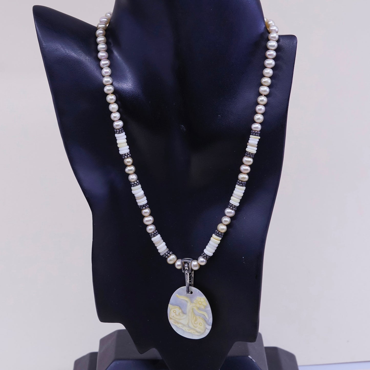 16+2”, Sterling 925 silver necklace w/ pearl beads and mother of pearl pendant